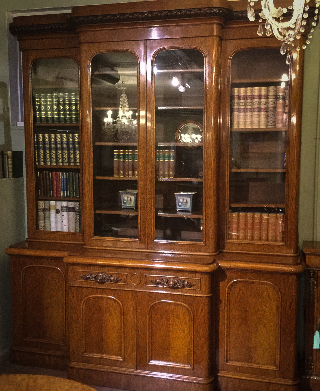 Very Good Victorian Breakfront 4 Door Oak Bookcase (1 of 1) Very Good Victorian Breakfront 4 Door Oak Bookcase (1 of 1)