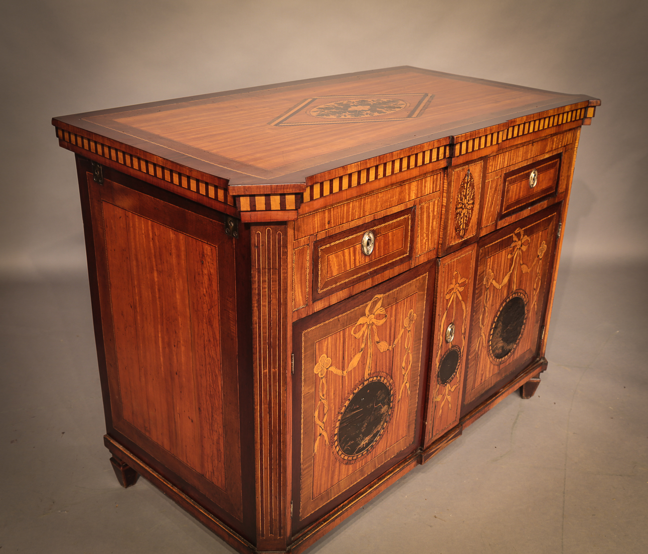 Continental Satinwood Commode c.1790 (1 of 1) Continental Satinwood Commode c.1790 (1 of 1)