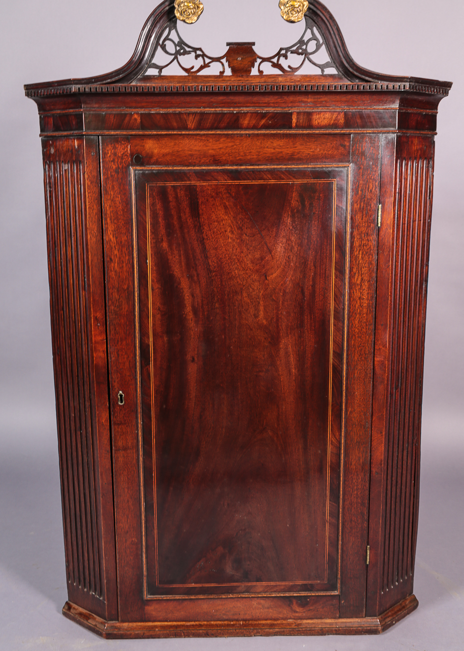 Georgian Corner Cupboard with Swan Neck c.1750 (1 of 1) Georgian Corner Cupboard with Swan Neck c.1750 (1 of 1)