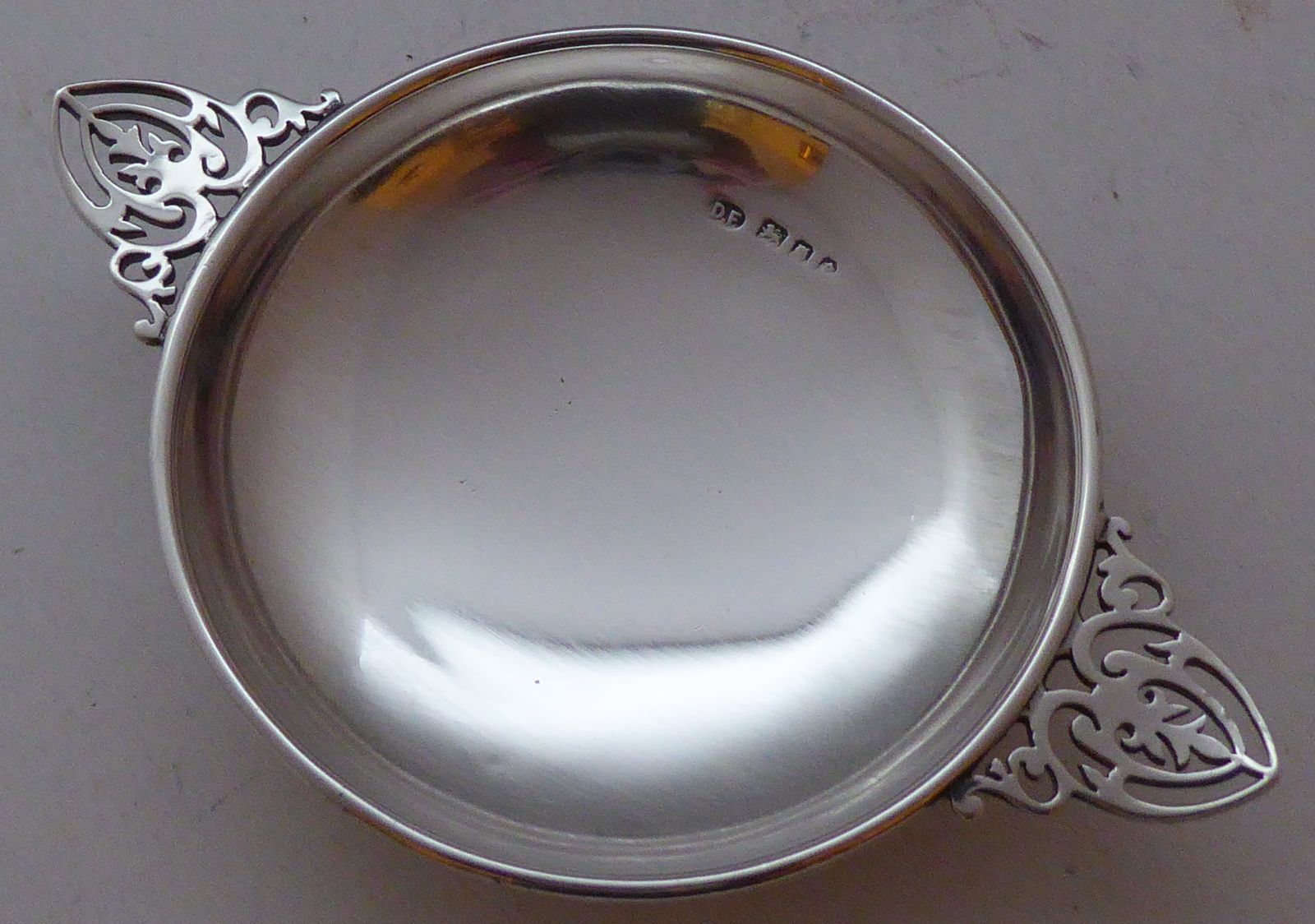 London 1920 Hallmarked Solid Silver Wine Taster Quaich Taste De Vin (1 of 1) London 1920 Hallmarked Solid Silver Wine Taster Quaich Taste De Vin (1 of 1)
