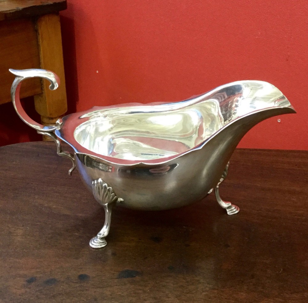Silver Gravy Boat, Stokes & Ireland Chester 1932 (1 of 1) Silver Gravy Boat, Stokes & Ireland Chester 1932 (1 of 1)