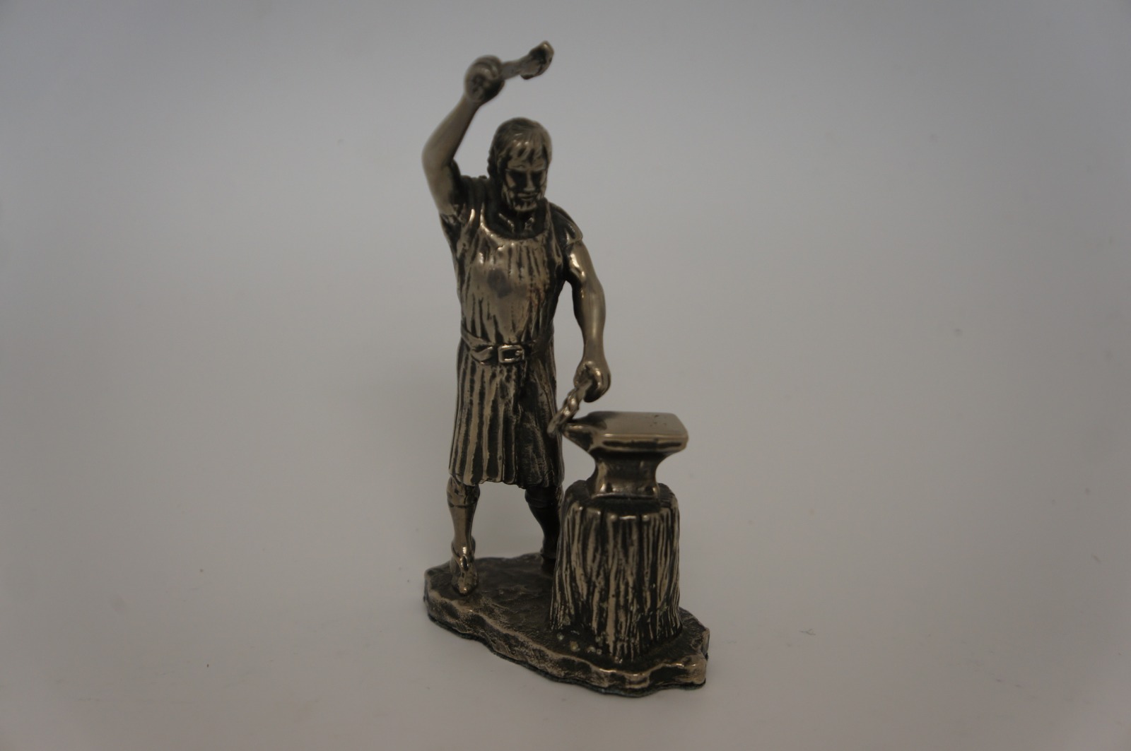 Pewter Figure of a Blacksmith 1212 CAB3 / LA213327