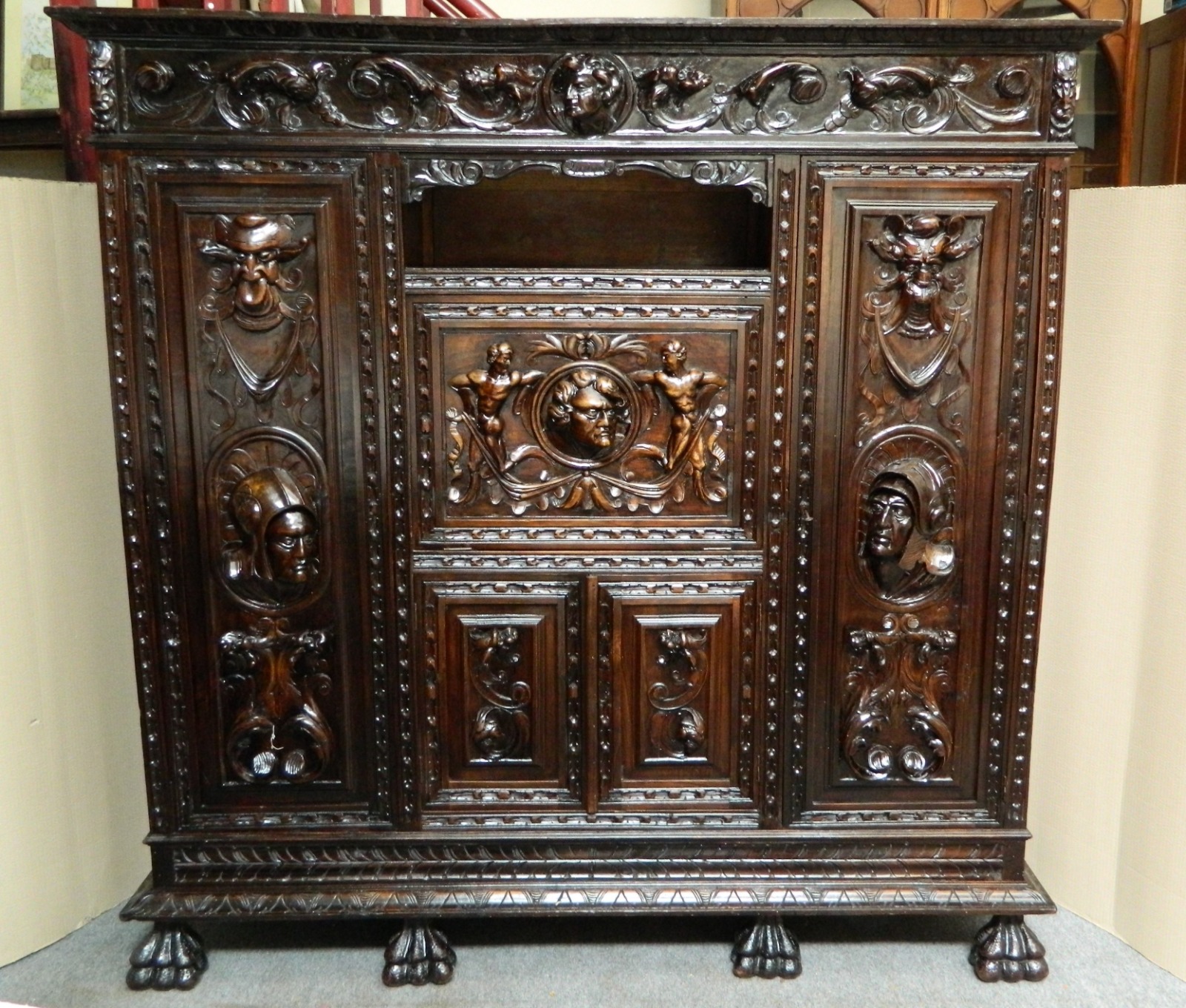 Large Carved Oak Cupboard c.1900 (1 of 9)