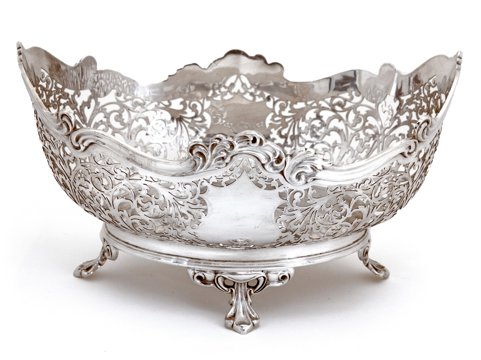 Oval Silver Bowl with a Shaped Floral Scalloped Border & Pierced Body (1 of 4) Oval Silver Bowl with a Shaped Floral Scalloped Border & Pierced Body (1 of 4)