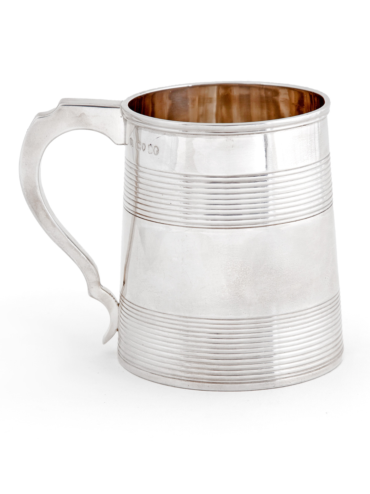 Victorian Silver Pint Mug with Engraved Lion Family Crest (1 of 3) Victorian Silver Pint Mug with Engraved Lion Family Crest (1 of 3)