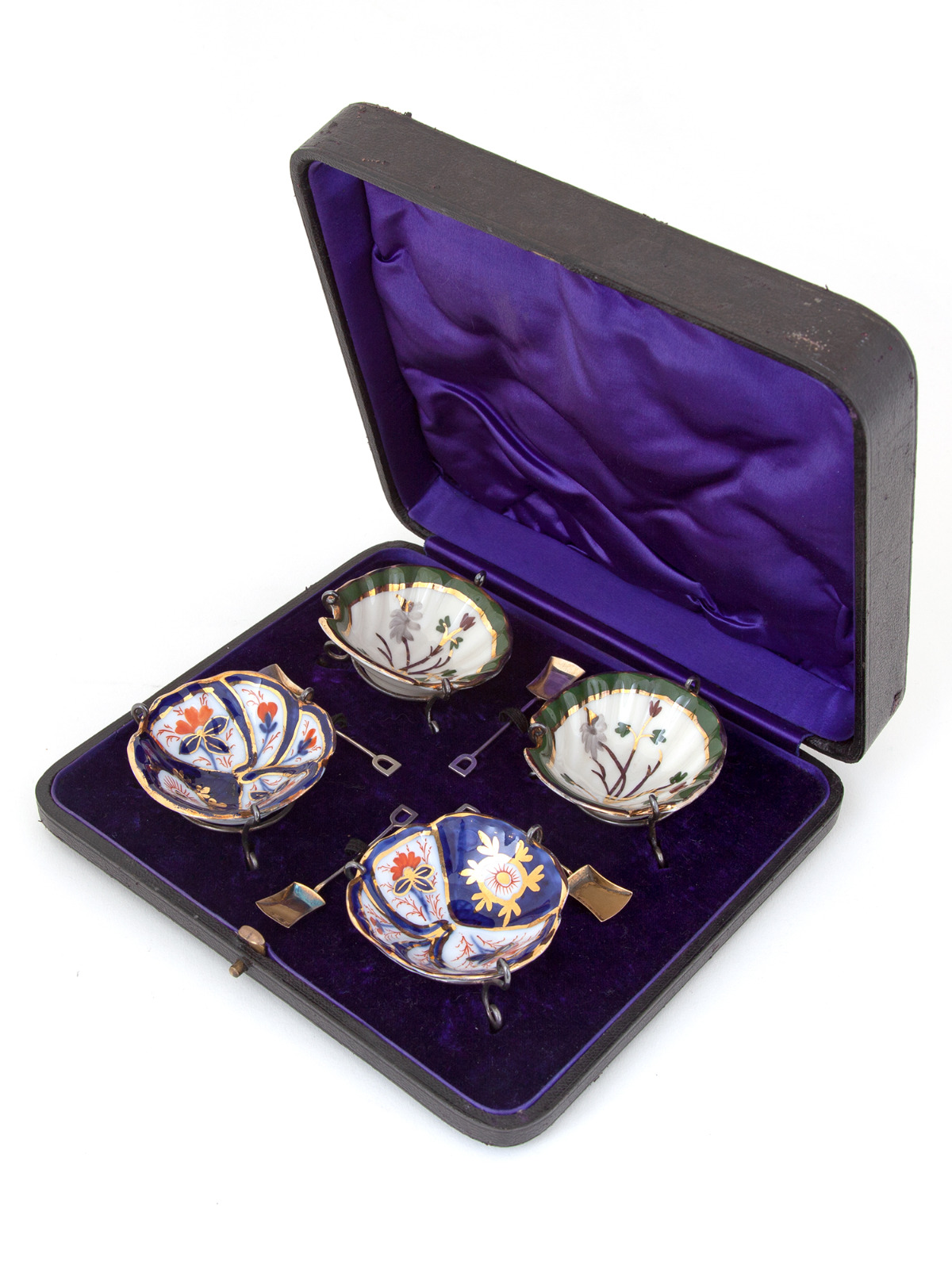 Four Imari Style Porcelain Salts on Silver Wirework Stands & Four Shovel Shaped Spoons (1 of 10) Four Imari Style Porcelain Salts on Silver Wirework Stands & Four Shovel Shaped Spoons (1 of 10)