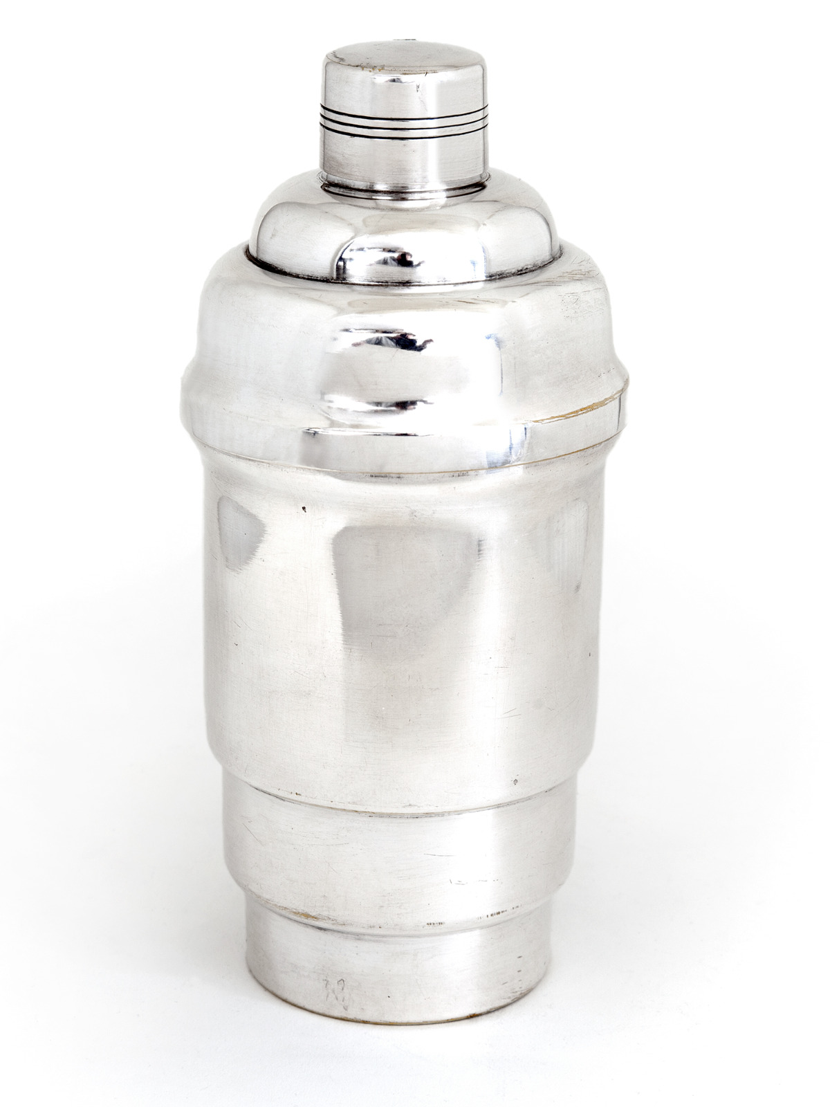 Vintage Art Deco Style Silver Plated Cocktail Shaker with a Stepped Body (1 of 2) Vintage Art Deco Style Silver Plated Cocktail Shaker with a Stepped Body (1 of 2)