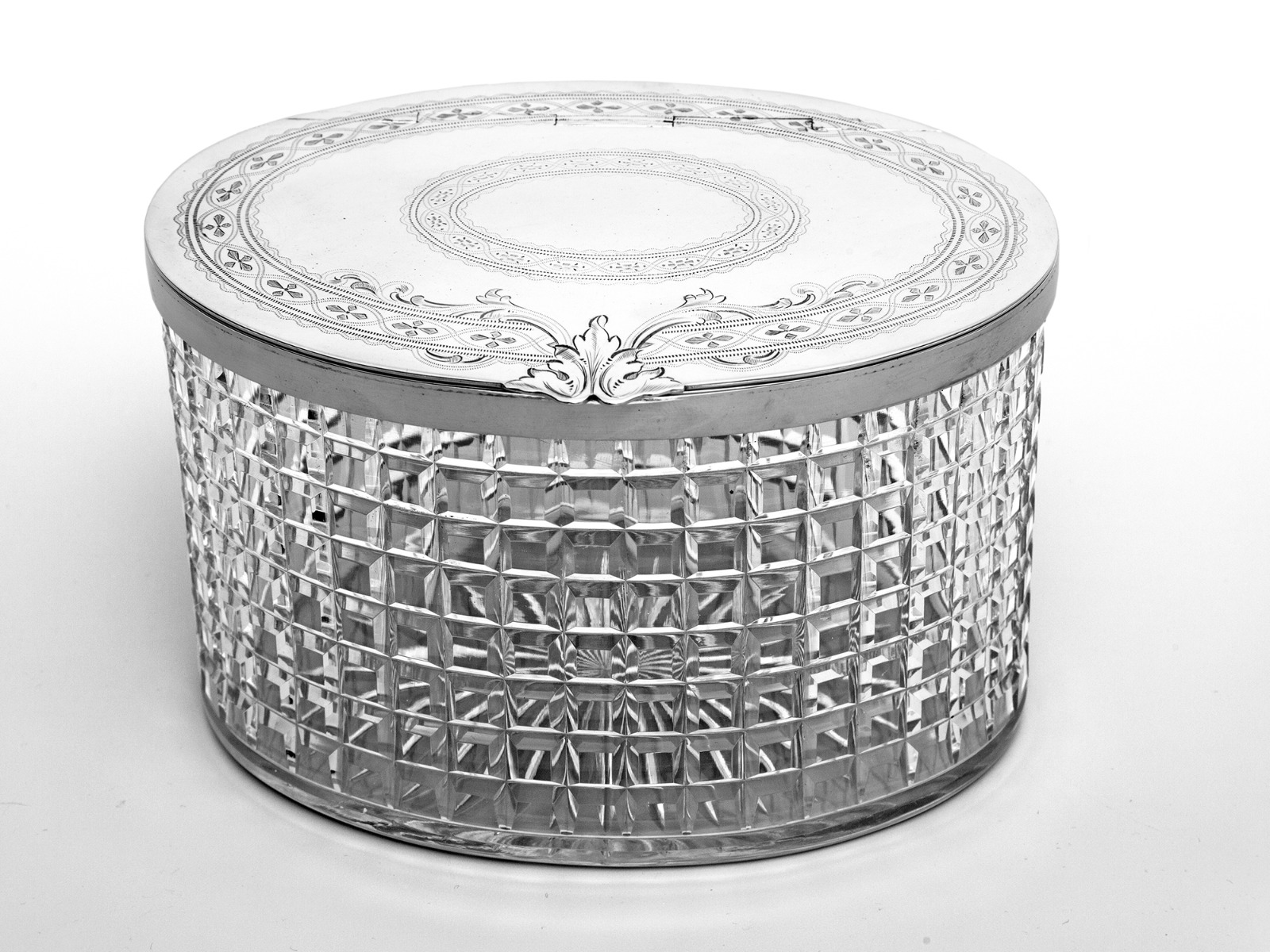 Oval Silver Plate & Cut Glass Box with a Flush Hinged Lid (1 of 5) Oval Silver Plate & Cut Glass Box with a Flush Hinged Lid (1 of 5)