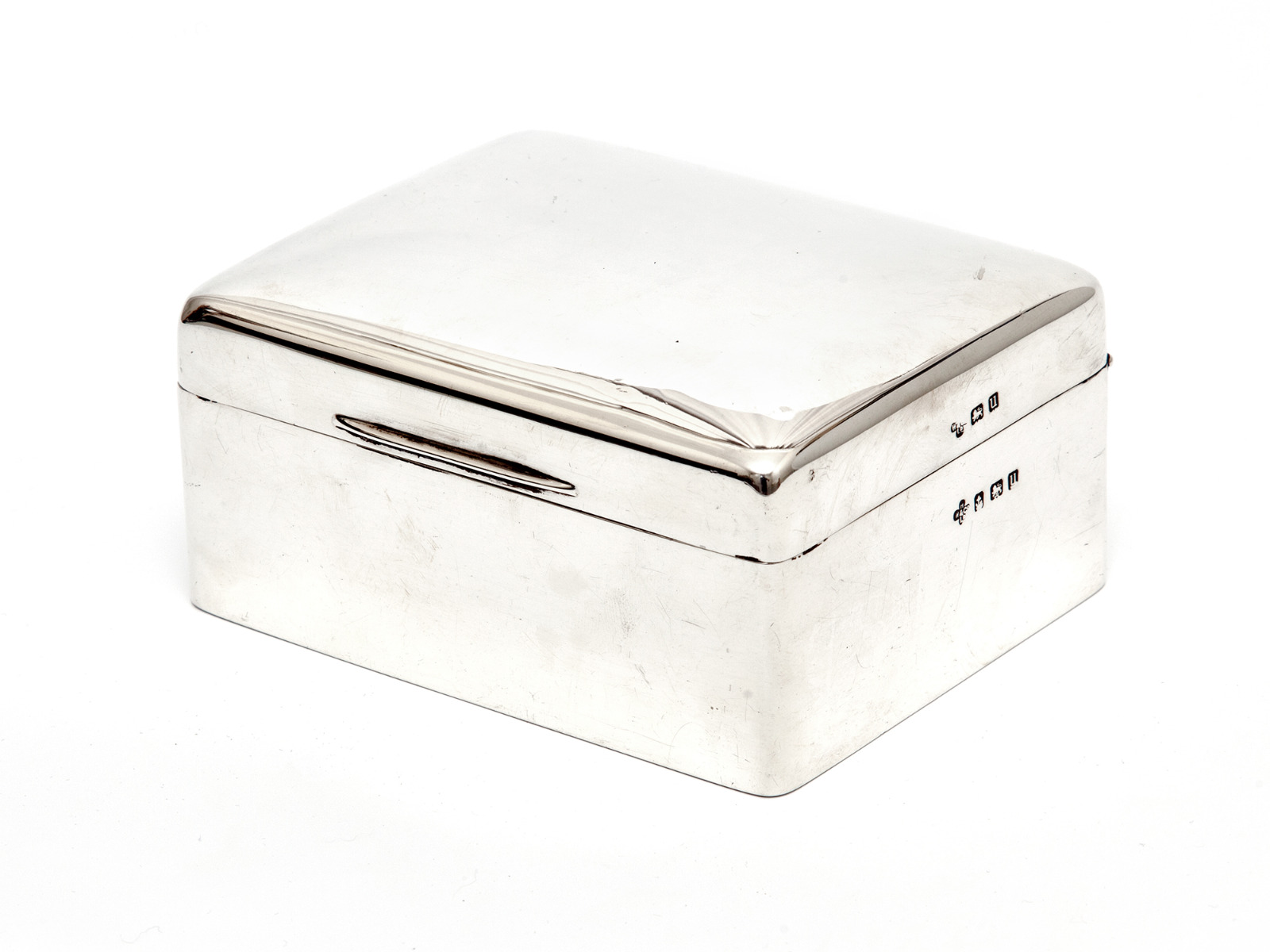 Antique Plain Silver Trinket or Cigarette Box with a Hinged Domed Lid (1 of 4) Antique Plain Silver Trinket or Cigarette Box with a Hinged Domed Lid (1 of 4)