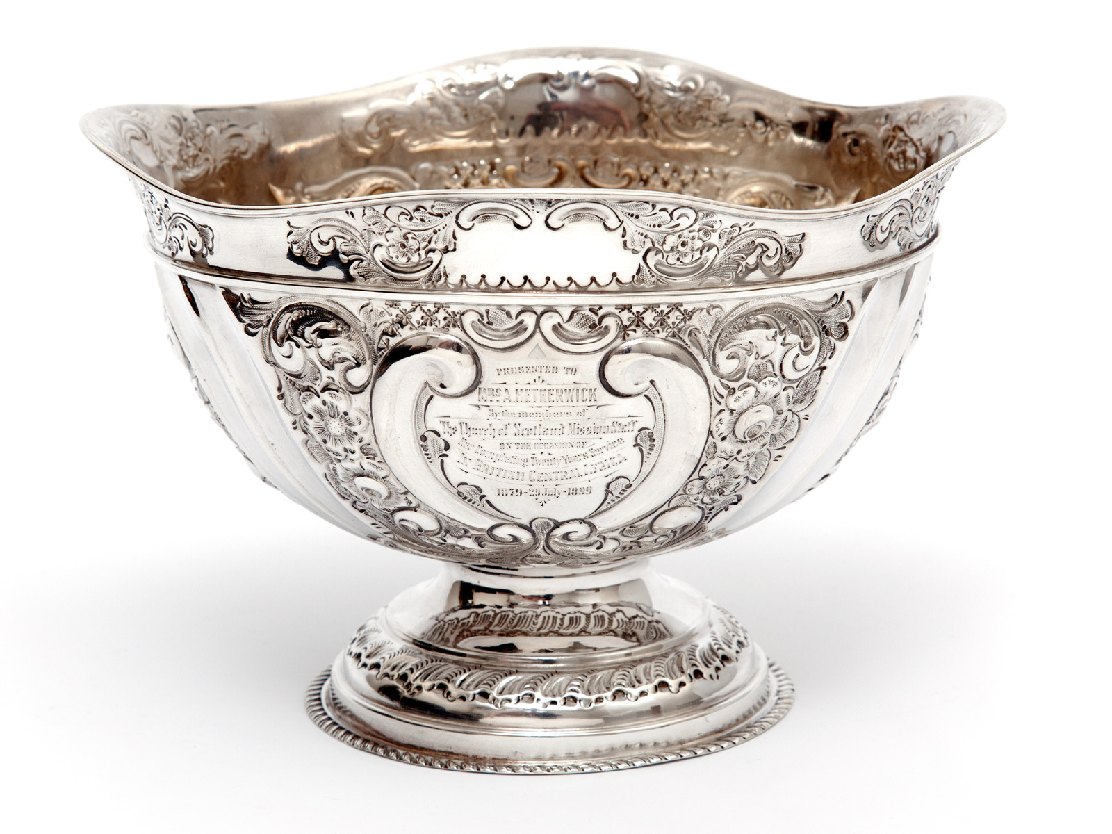 Late Victorian Oval Silver Fruit Bowl Embossed with Scrolls and Flowers (1 of 7) Late Victorian Oval Silver Fruit Bowl Embossed with Scrolls and Flowers (1 of 7)