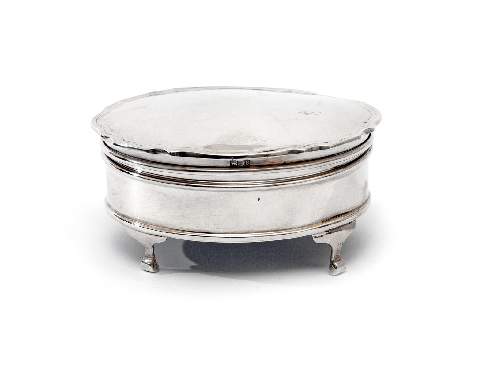 Plain Silver Jewellery or Trinket Box with a Hinged Pie Crust Border Lid (1 of 4)