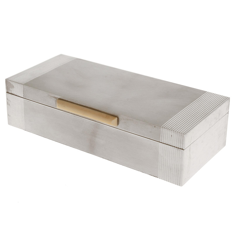 Silver Art Deco Cigar Box with An Engine Turned Lid and Ribbed Corners (1 of 1) Silver Art Deco Cigar Box with An Engine Turned Lid and Ribbed Corners (1 of 1)