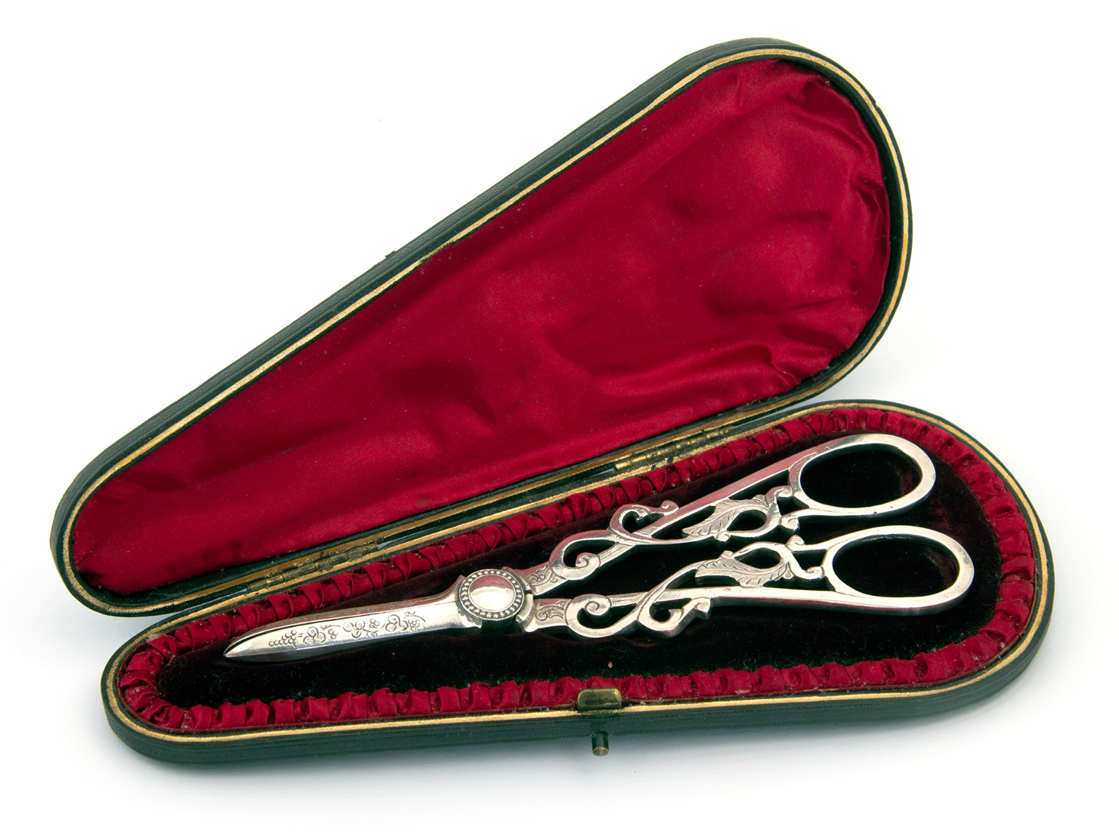 Boxed Pair of Victorian Silver Plated Grape Shears in a Red Silk & Velvet Box (1 of 1) Boxed Pair of Victorian Silver Plated Grape Shears in a Red Silk & Velvet Box (1 of 1)