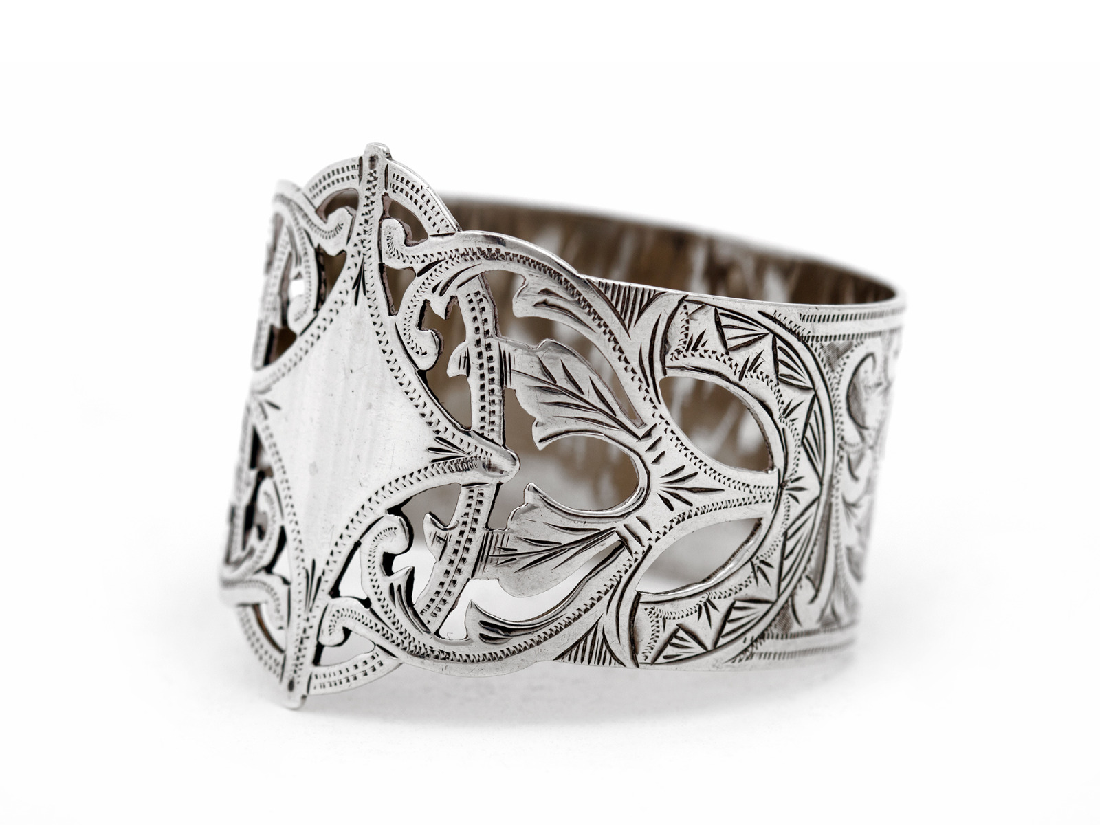 Edwardian Shaped Pierced Silver Napkin Ring with Scrolls & Floral Decoration (1 of 1) Edwardian Shaped Pierced Silver Napkin Ring with Scrolls & Floral Decoration (1 of 1)