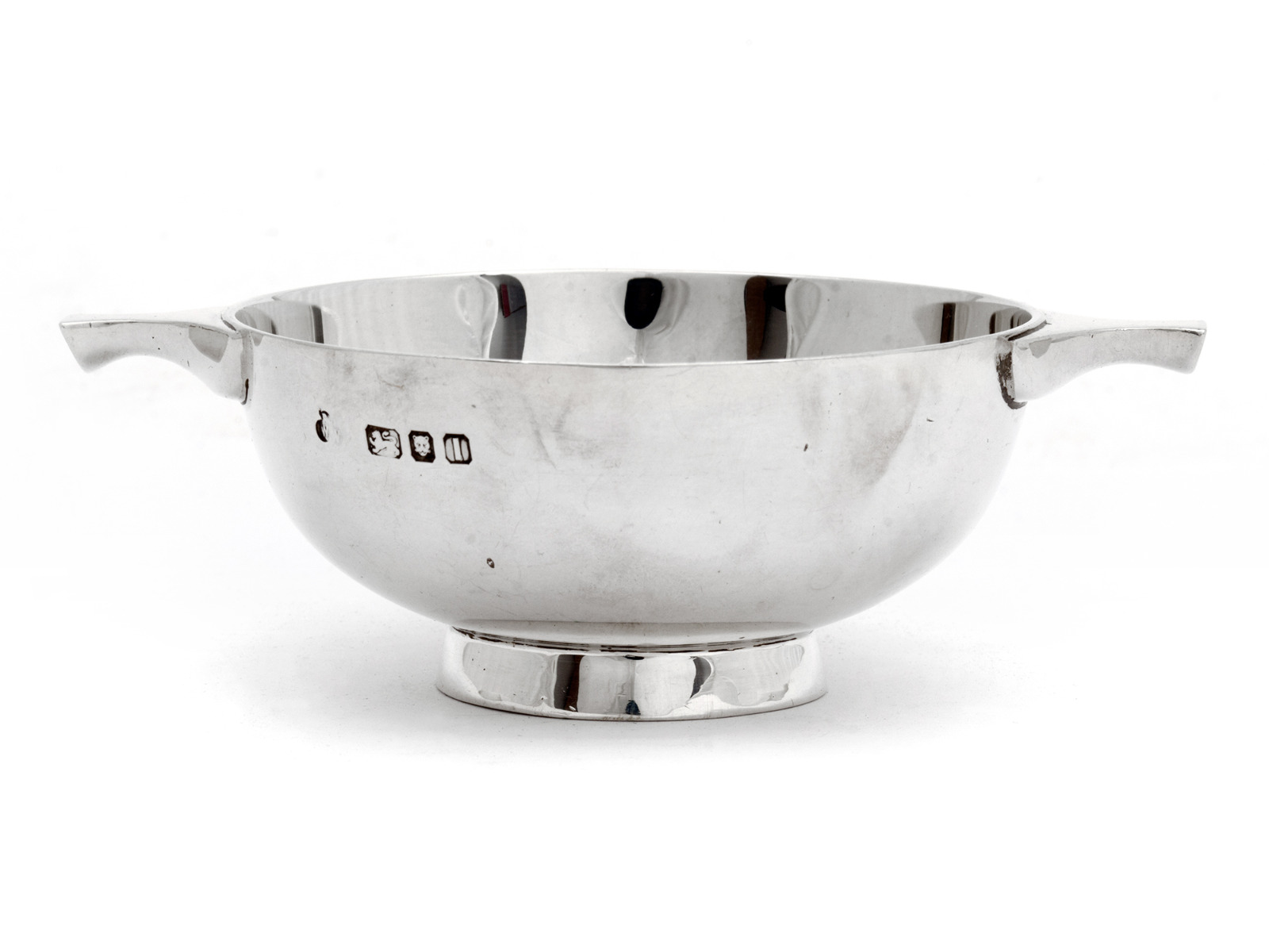 Completely Plain Circular Silver Quaich with Bracket Handles (1 of 1) Completely Plain Circular Silver Quaich with Bracket Handles (1 of 1)