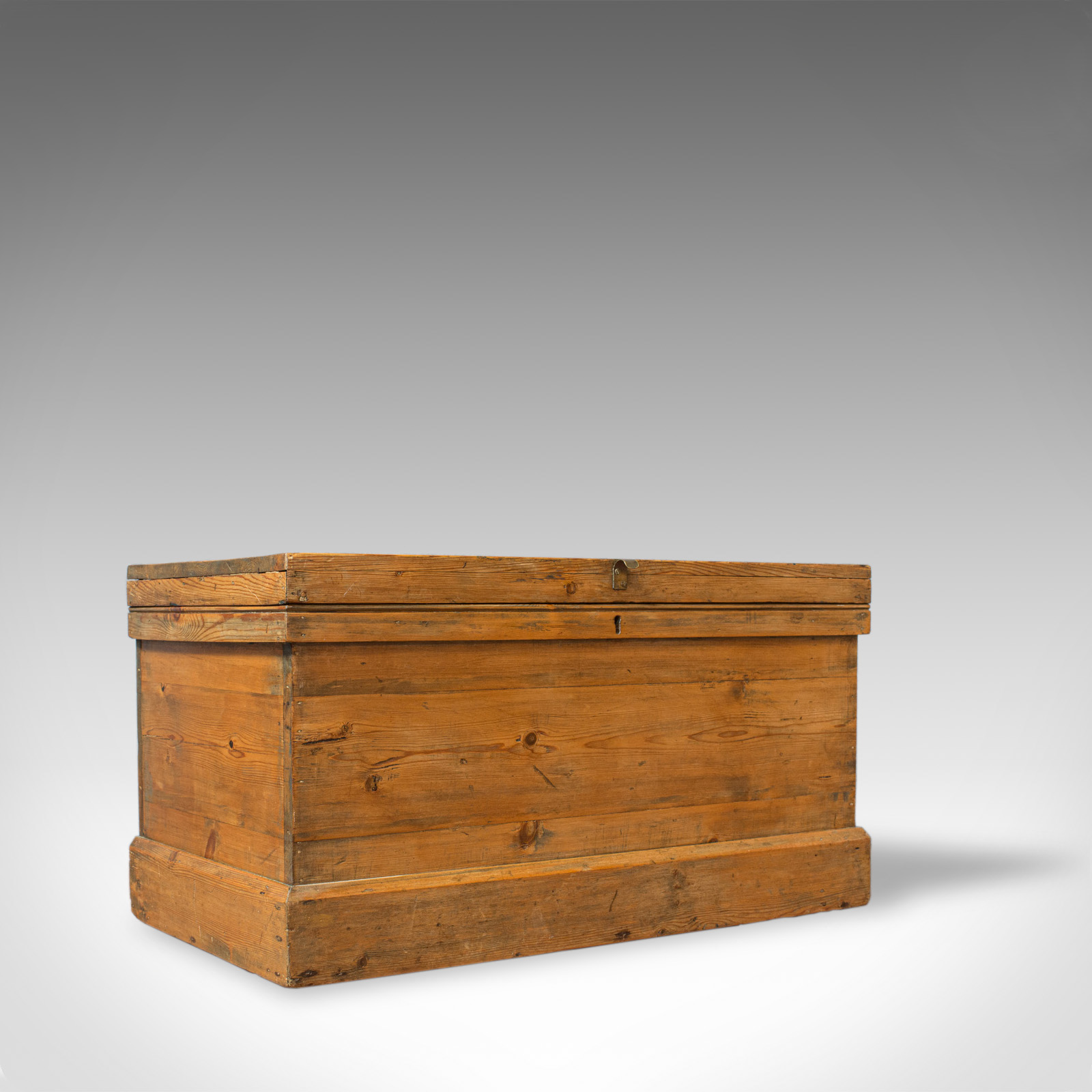 Antique Pine Trunk, English, Victorian, Storage, Chest c.1850 (1 of 1) Antique Pine Trunk, English, Victorian, Storage, Chest c.1850 (1 of 1)