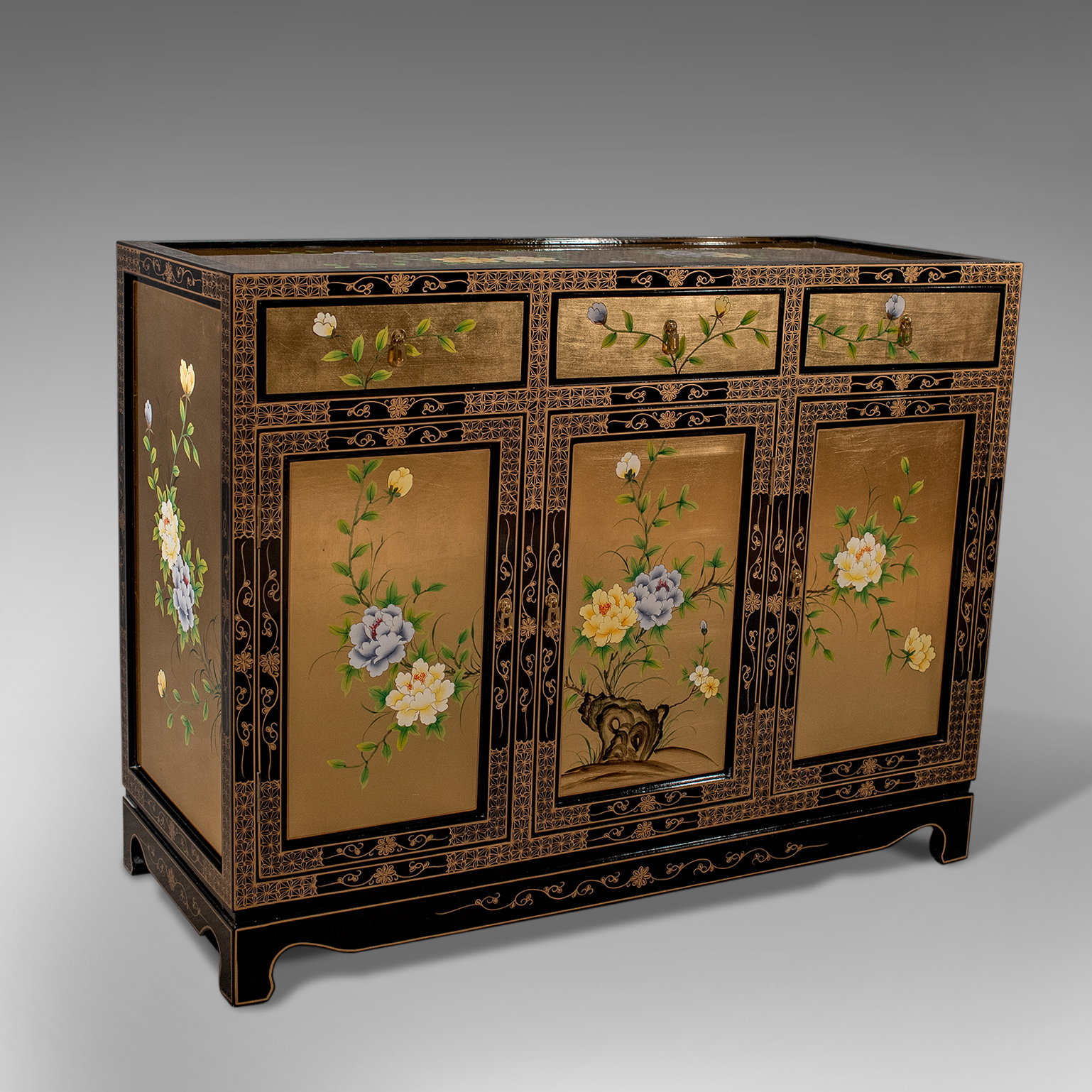 Fine Lacquered & Gilt Oriental Chinese Side Cabinet Cupboard Sideboard (1 of 1) Fine Lacquered & Gilt Oriental Chinese Side Cabinet Cupboard Sideboard (1 of 1)