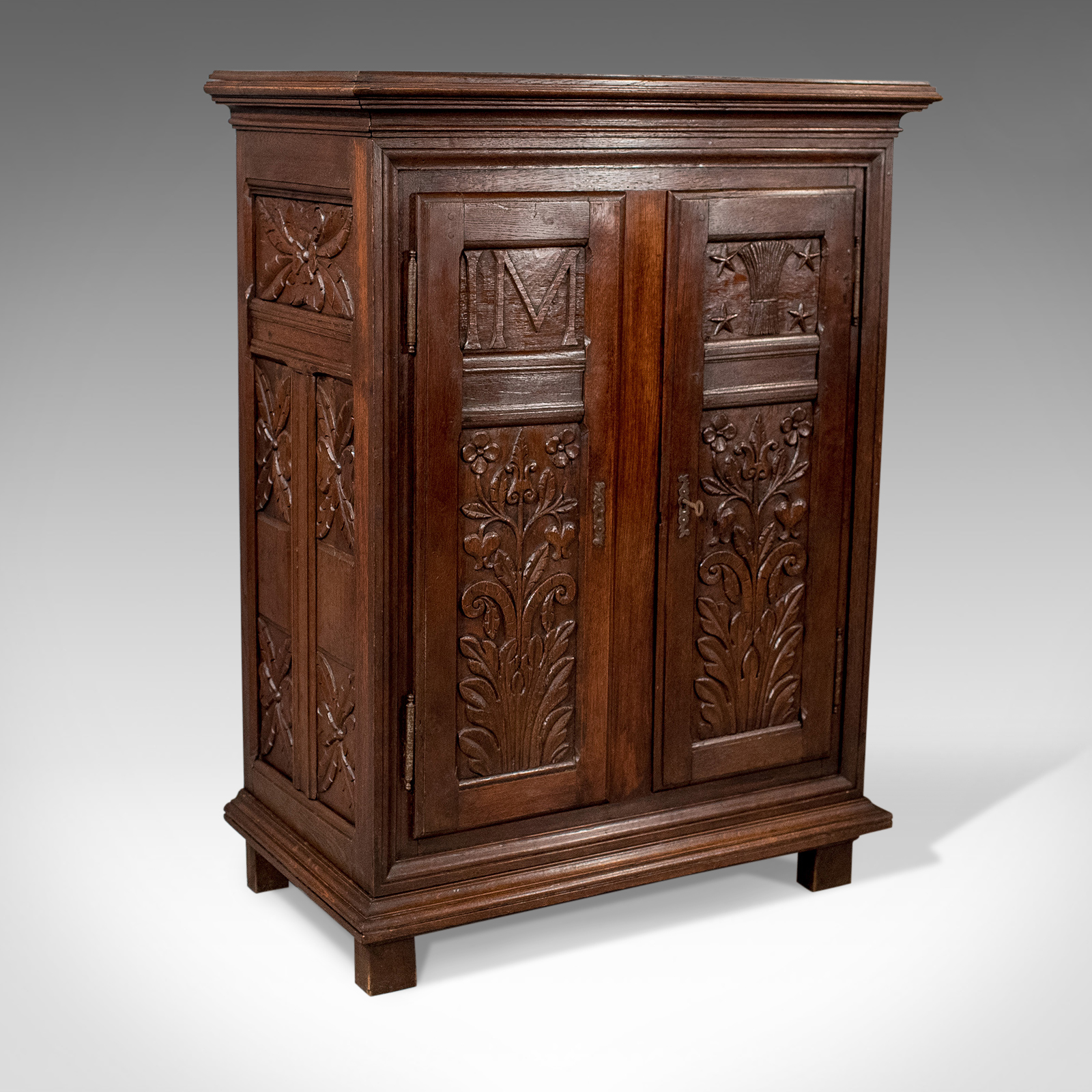 French Antique Side Cabinet / Oak Cupboard c.1900 (1 of 1) French Antique Side Cabinet / Oak Cupboard c.1900 (1 of 1)