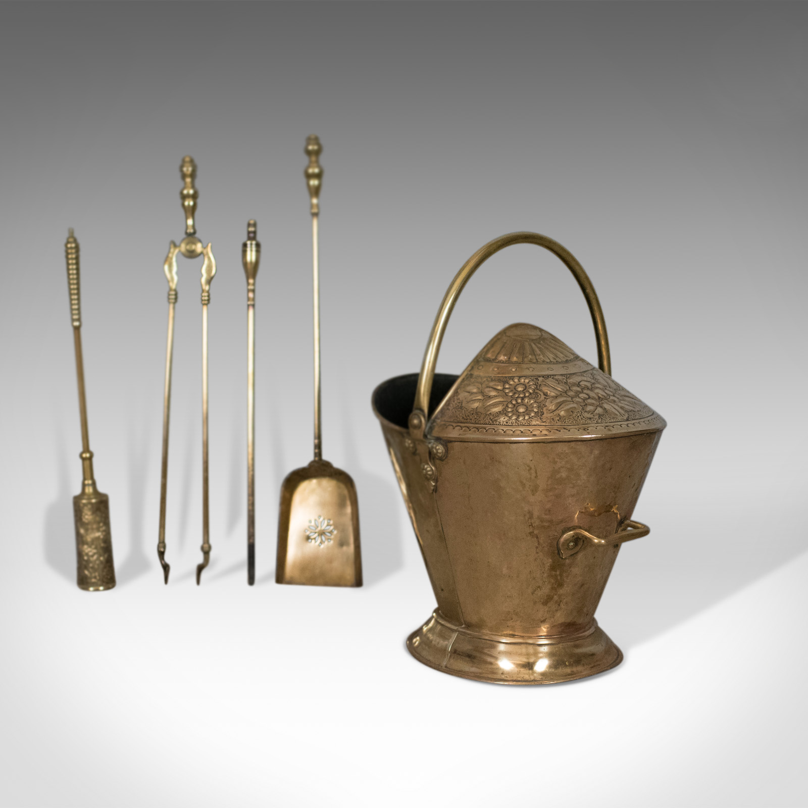 Antique Coal Scuttle, Brass Fireside Log Bin, Companion Tools English c.1900 (1 of 1) Antique Coal Scuttle, Brass Fireside Log Bin, Companion Tools English c.1900 (1 of 1)