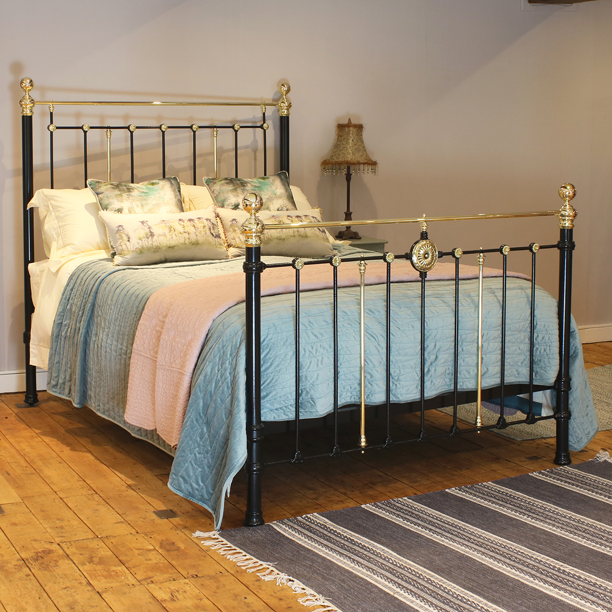 Decorative Cast Iron Bed in Black MK203 / LA223875