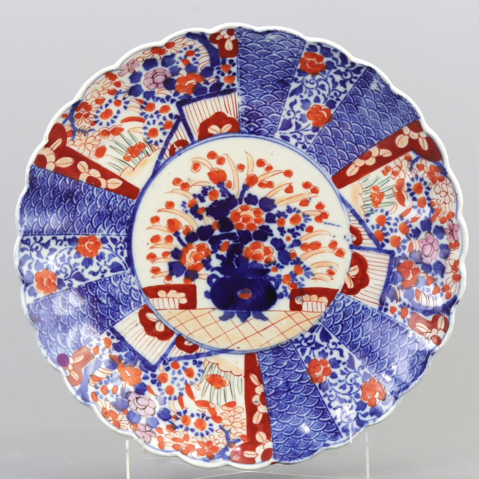 Late Meiji Period Japanese Imari Scalloped Charger c.1900 (1 of 5)