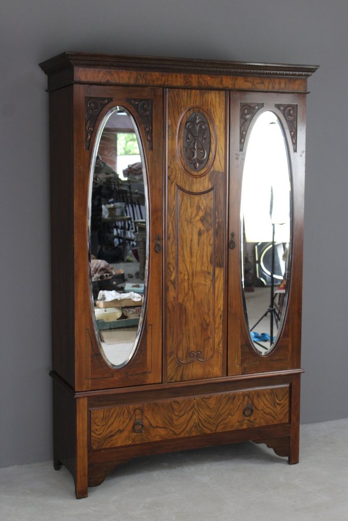 Late Victorian Walnut Wardrobe (1 of 1) Late Victorian Walnut Wardrobe (1 of 1)