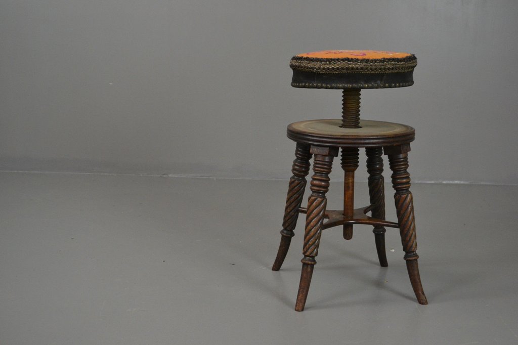 19th Century Mahogany Adjustable Music Piano Stool (1 of 1) 19th Century Mahogany Adjustable Music Piano Stool (1 of 1)