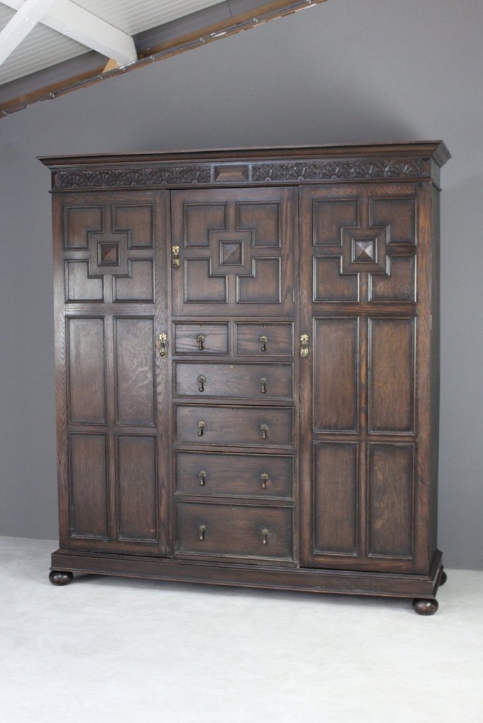 Large 1920s Dark Oak Triple Wardrobe (1 of 1) Large 1920s Dark Oak Triple Wardrobe (1 of 1)