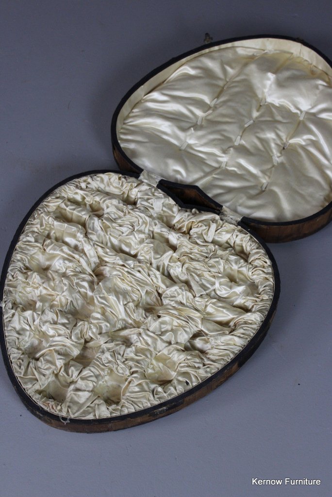 Heart Shaped Box (1 of 12)