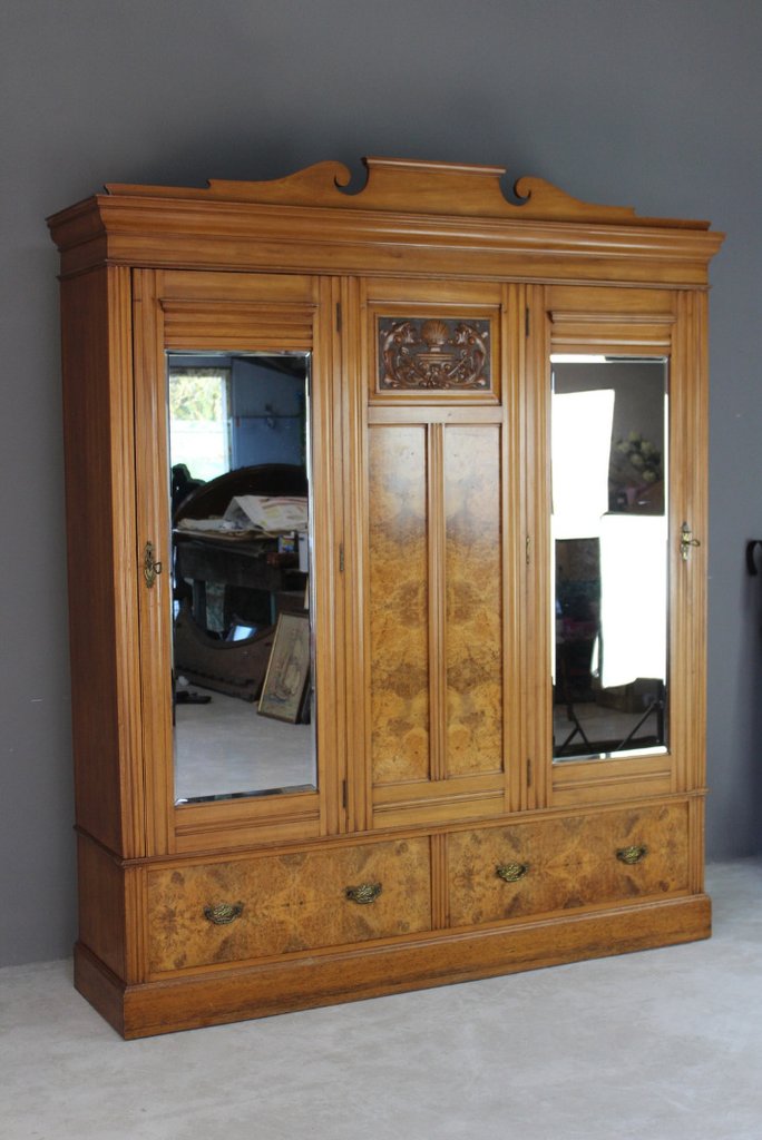 Large Victorian Walnut Wardrobe (1 of 1) Large Victorian Walnut Wardrobe (1 of 1)