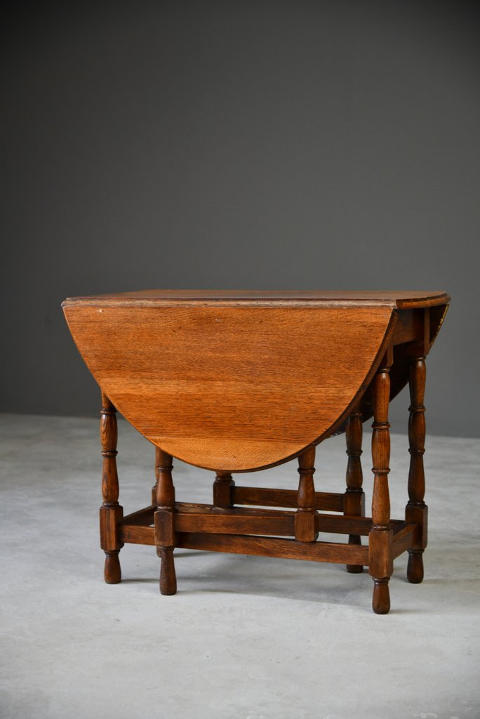 Early 20th Century Oak Drop Leaf Table (1 of 1) Early 20th Century Oak Drop Leaf Table (1 of 1)