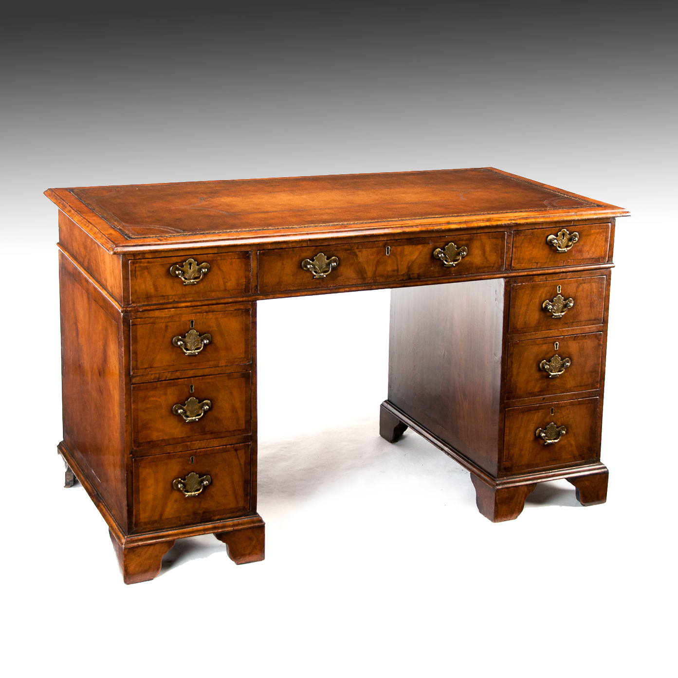 Good 19th Century Walnut Pedestal Writing Desk (1 of 1) Good 19th Century Walnut Pedestal Writing Desk (1 of 1)