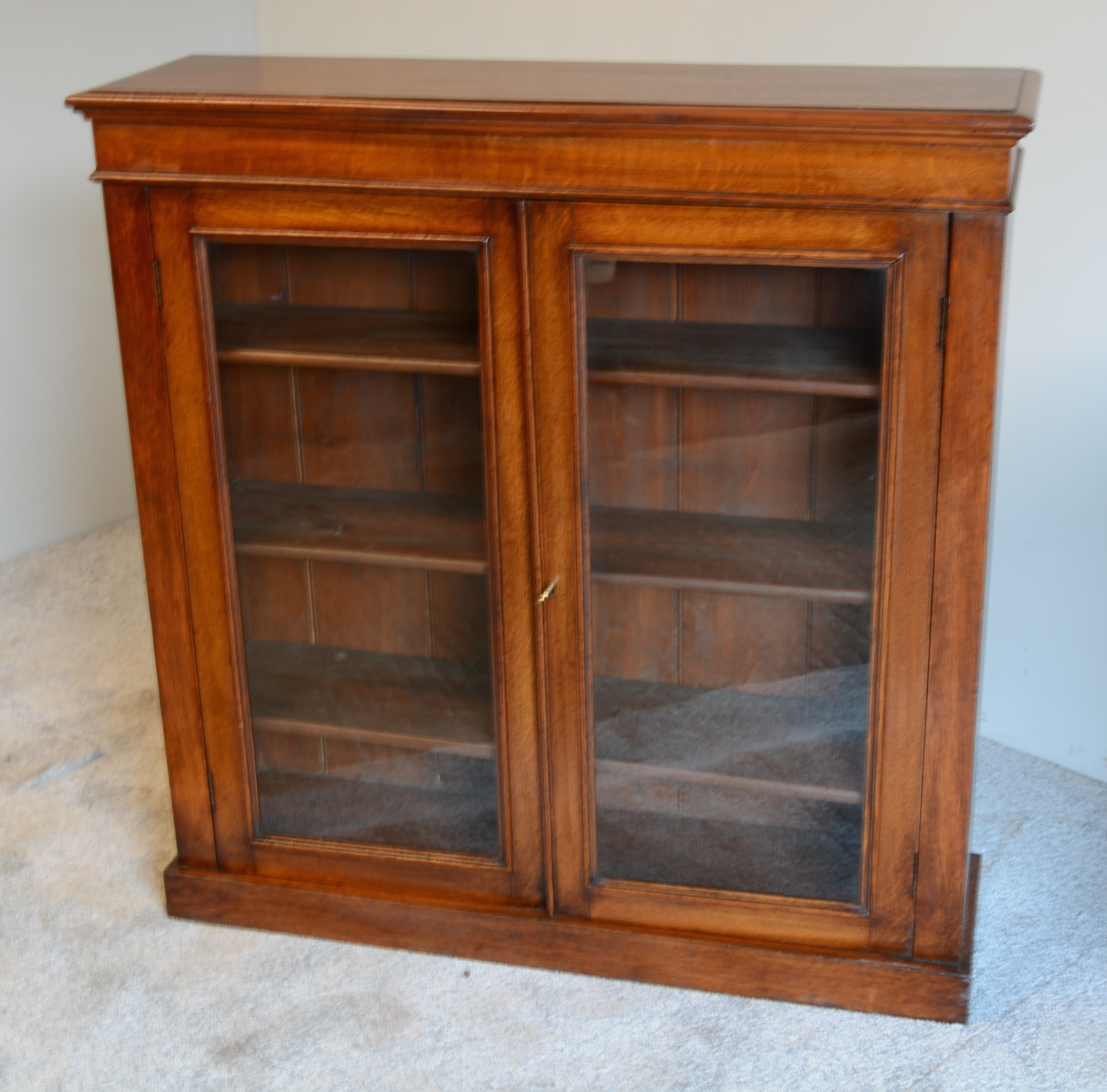 Victorian 2 Door Oak Book 652928 / LA174768