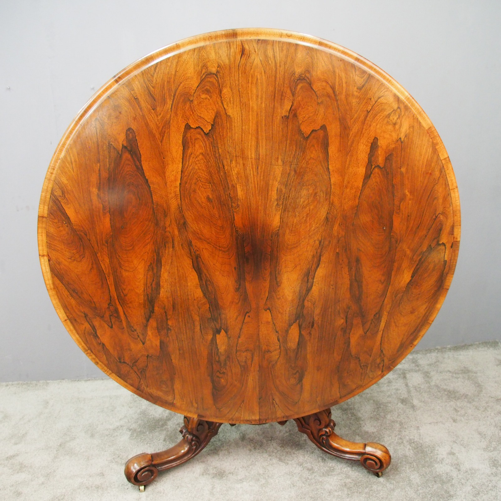 Victorian Rosewood Centre Table or Breakfast Table (1 of 1) Victorian Rosewood Centre Table or Breakfast Table (1 of 1)