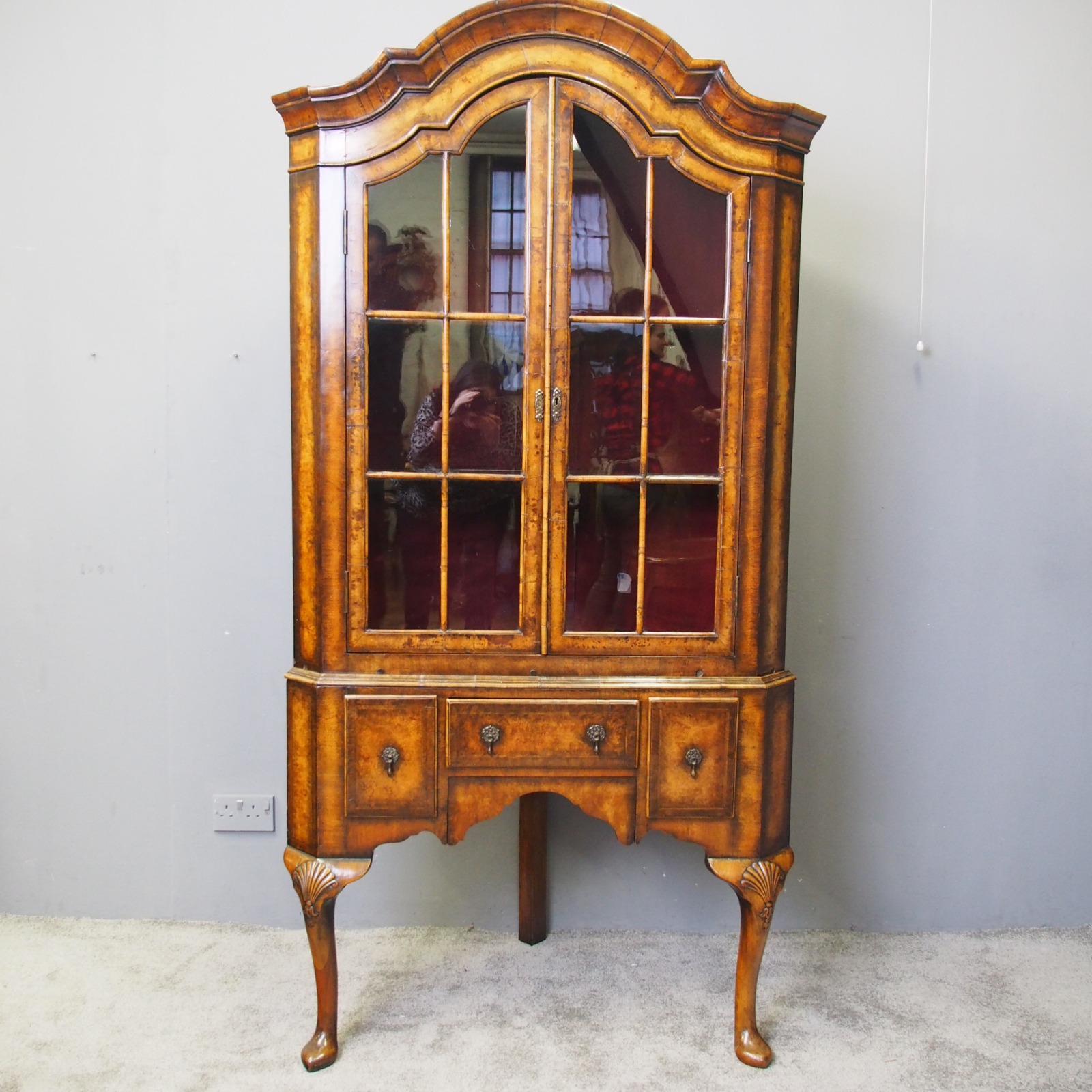 George I Style Walnut Corner Cabinet c.1880 (1 of 9)