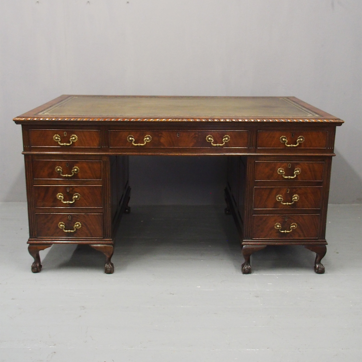Chippendale Style Mahogany Kneehole Desk c.1900 (1 of 18) Chippendale Style Mahogany Kneehole Desk c.1900 (1 of 18)