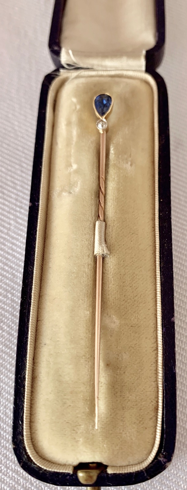 9ct Gold, Sapphire & Diamond Pin (1 of 1) 9ct Gold, Sapphire & Diamond Pin (1 of 1)