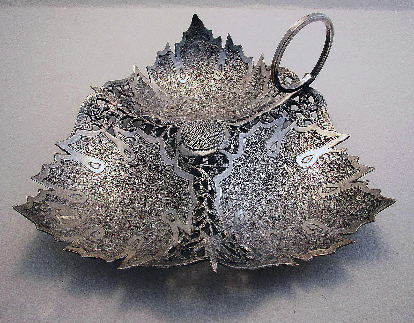 Rare Kashmir / Kashmiri Antique Indian Colonial Era Solid Silver 900 Sweetmeat Dish / Bowl, Chinar Leaves c.1890 Monogram T (1 of 1) Rare Kashmir / Kashmiri Antique Indian Colonial Era Solid Silver 900 Sweetmeat Dish / Bowl, Chinar Leaves c.1890 Monogram T (1 of 1)