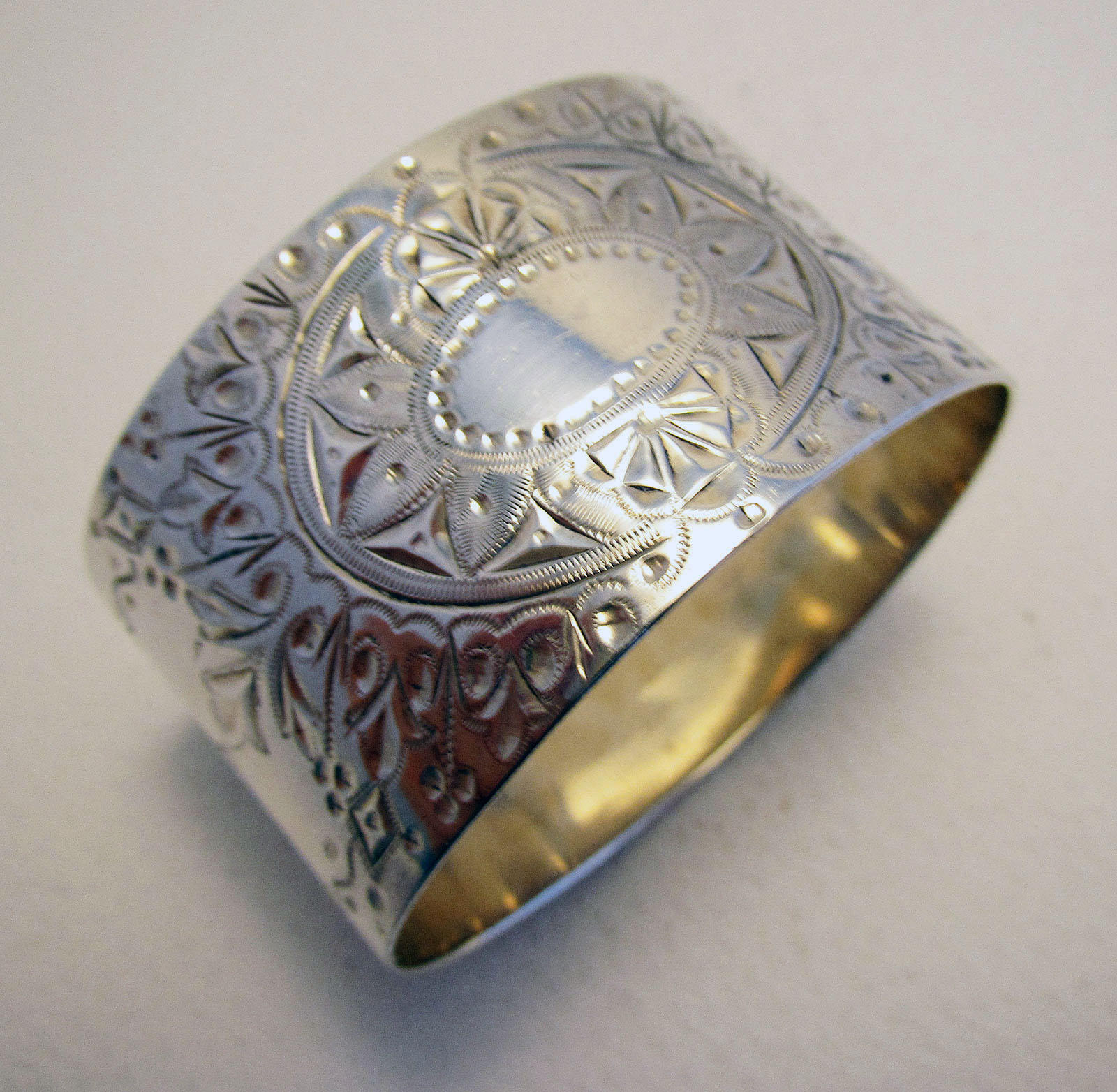 Edward Hutton Hallmarked Solid Sterling Silver Serviette Napkin Ring. English 1893 (1 of 1) Edward Hutton Hallmarked Solid Sterling Silver Serviette Napkin Ring. English 1893 (1 of 1)