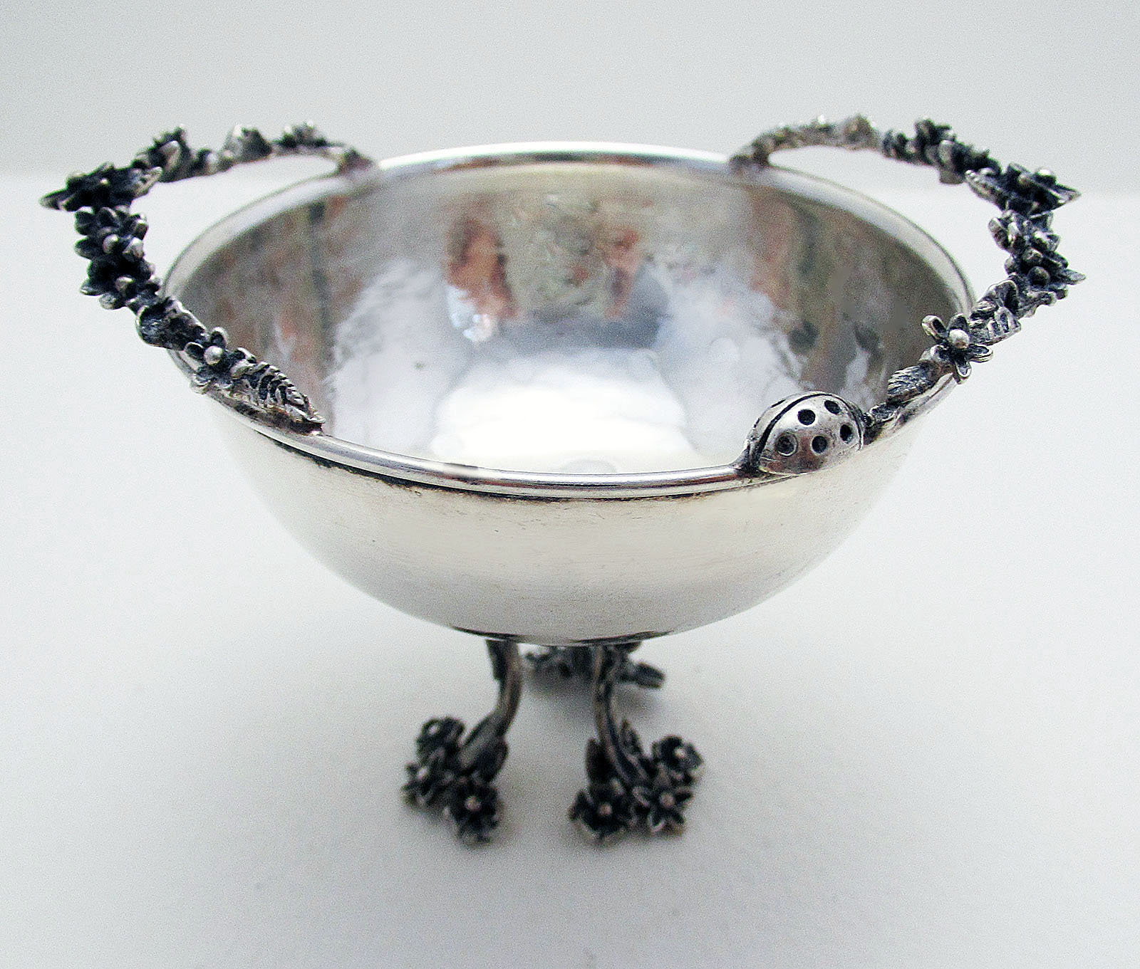 Italian Solid Silver 800 Small Bon Bon Sweetmeat Dish Salt Pedestal Bowl. Flowers & Ladybird. Infuso Argenti (1 of 1) Italian Solid Silver 800 Small Bon Bon Sweetmeat Dish Salt Pedestal Bowl. Flowers & Ladybird. Infuso Argenti (1 of 1)