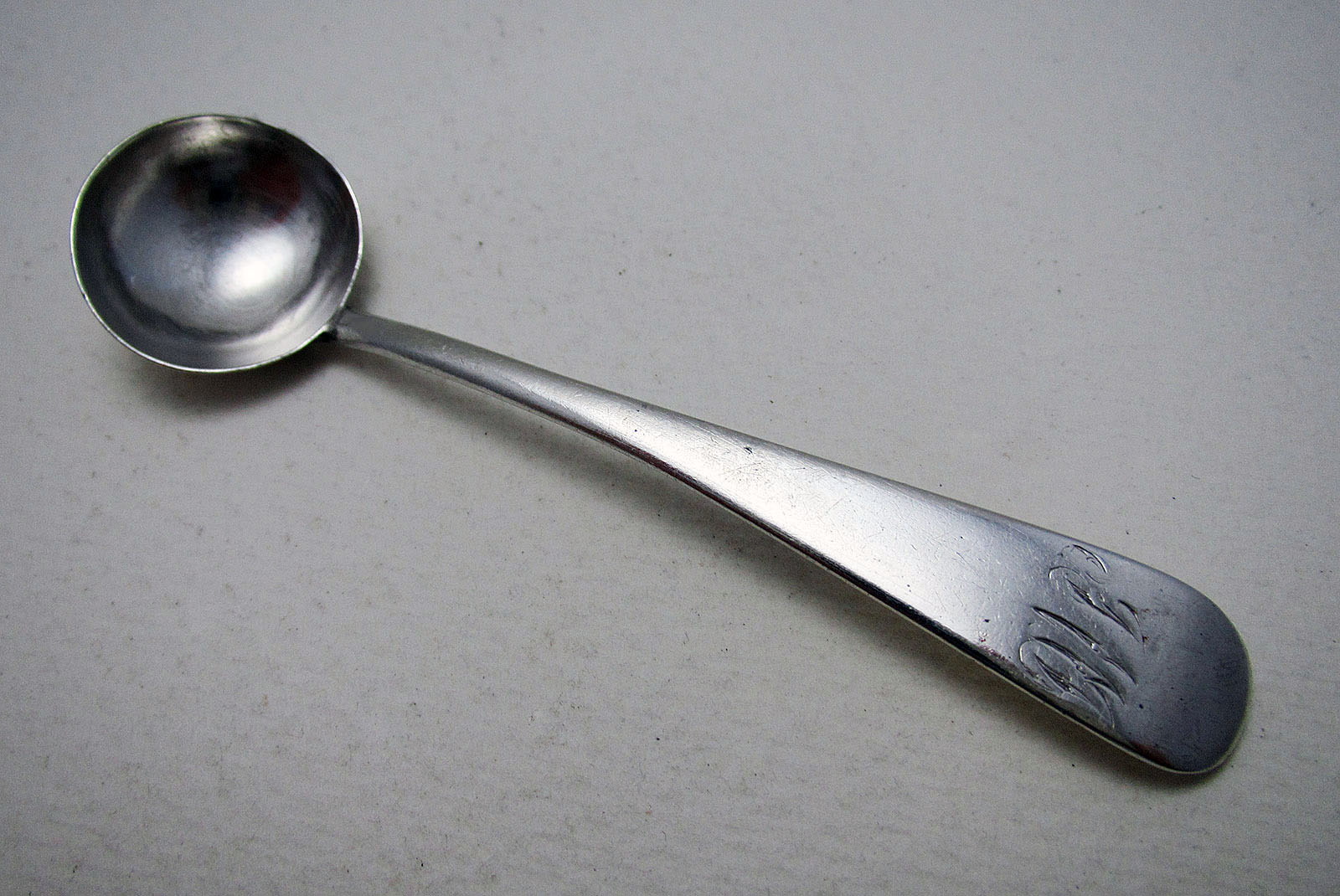 Antique Georgian Era Hallmarked Solid Sterling Silver English Salt / Mustard Pot Spoon, William Bateman 1825 (1 of 5) Antique Georgian Era Hallmarked Solid Sterling Silver English Salt / Mustard Pot Spoon, William Bateman 1825 (1 of 5)