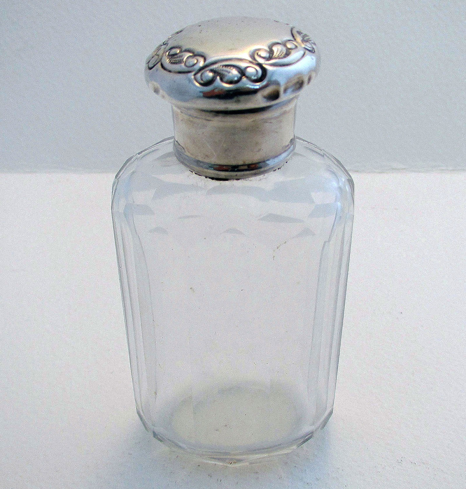 Antique Edwardian 1909 Hallmarked Solid VINTAGE GLASS: DRESSING TABLE BOTTLE