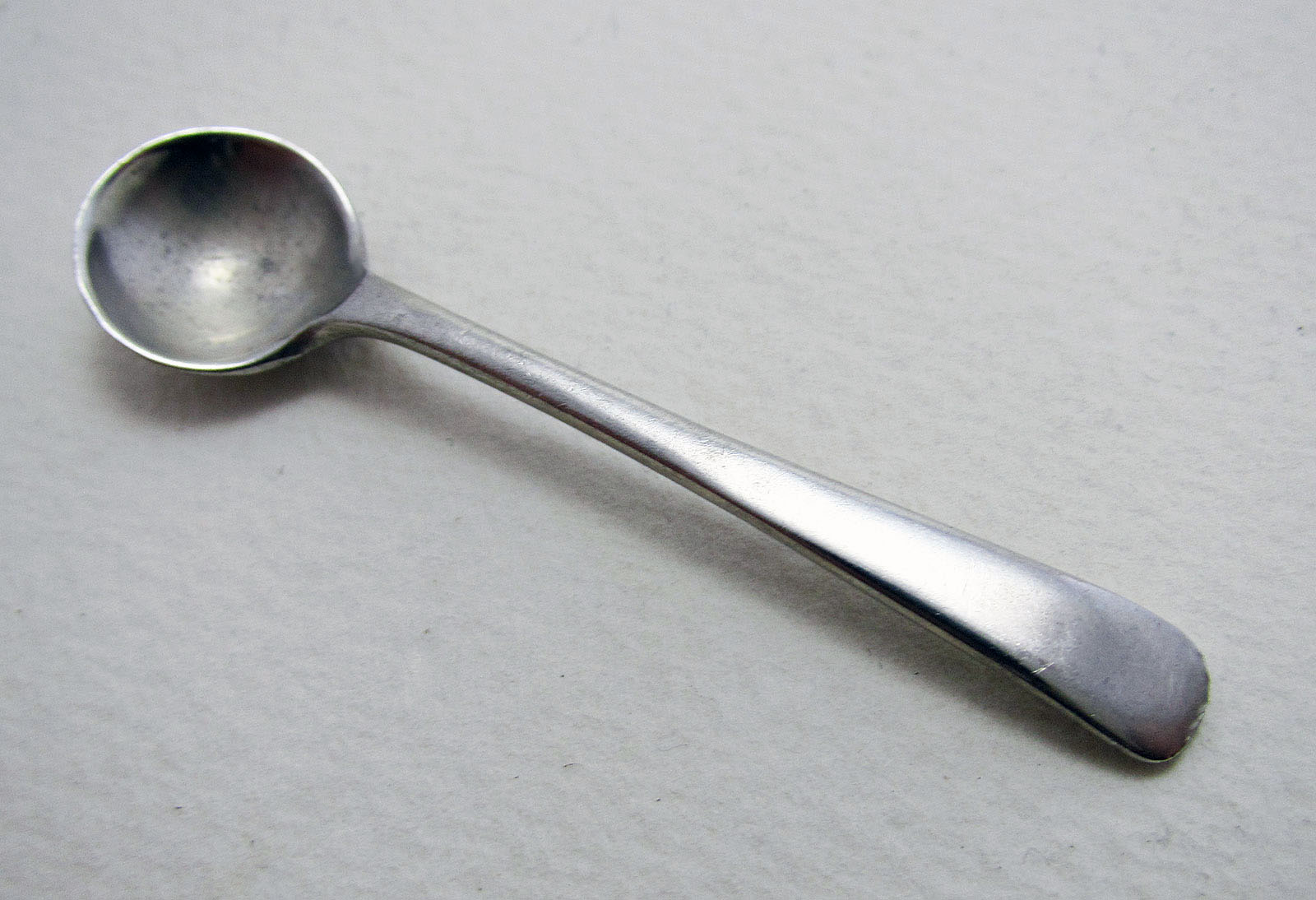Hallmarked Solid Sterling Silver English Small Salt / Mustard Pot / Condiment Spoon, Adie Brothers Ltd 1952 (1 of 3) Hallmarked Solid Sterling Silver English Small Salt / Mustard Pot / Condiment Spoon, Adie Brothers Ltd 1952 (1 of 3)