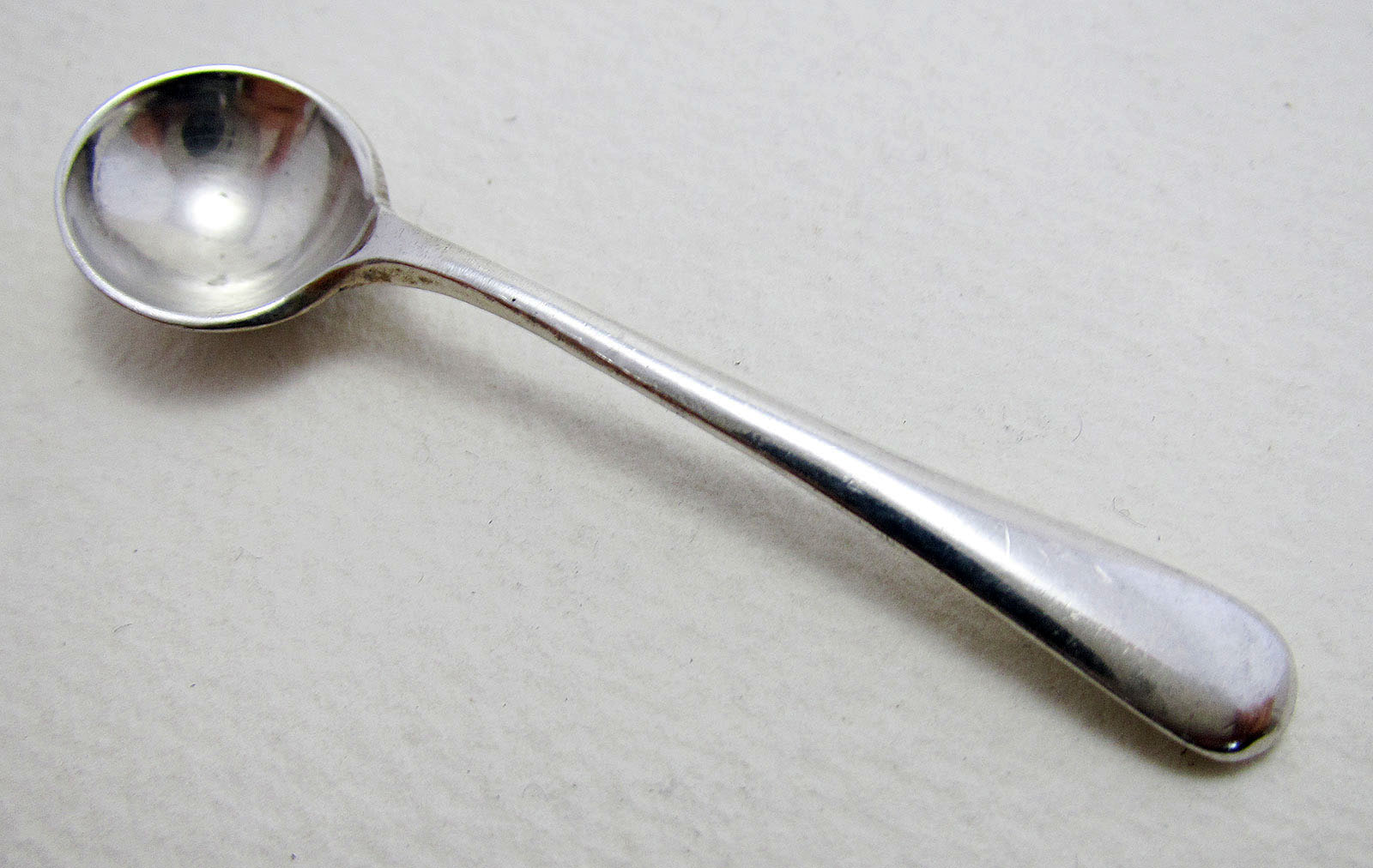 Antique Hallmarked Solid Sterling Silver English Small Salt / Mustard Pot / Condiment Spoon, ES Barnsley 1912 (1 of 1) Antique Hallmarked Solid Sterling Silver English Small Salt / Mustard Pot / Condiment Spoon, ES Barnsley 1912 (1 of 1)