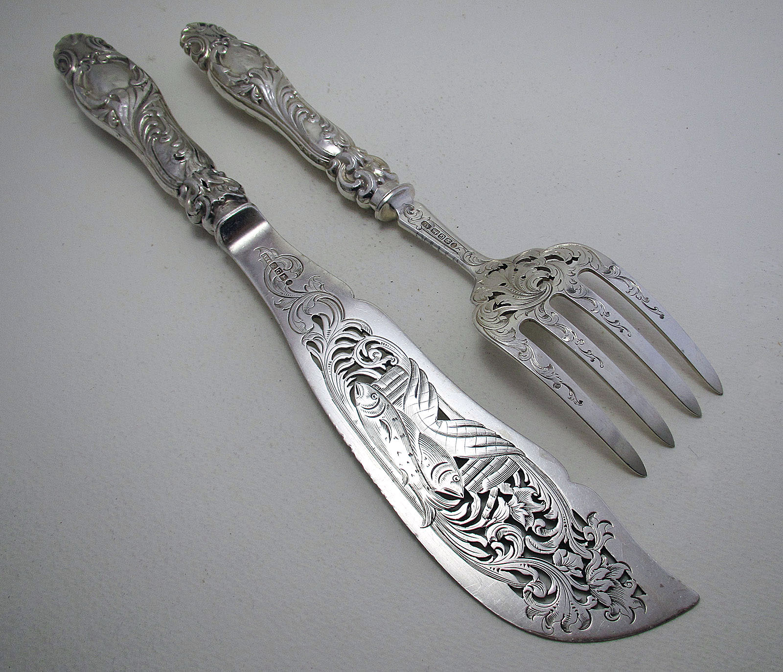 Beautiful Antique Victorian 1850 Solid Sterling Silver English Hallmarked Fish Servers with Fish Motifs, Serving Knife+Fork, 19Th-Century. (1 of 1) Beautiful Antique Victorian 1850 Solid Sterling Silver English Hallmarked Fish Servers with Fish Motifs, Serving Knife+Fork, 19Th-Century. (1 of 1)