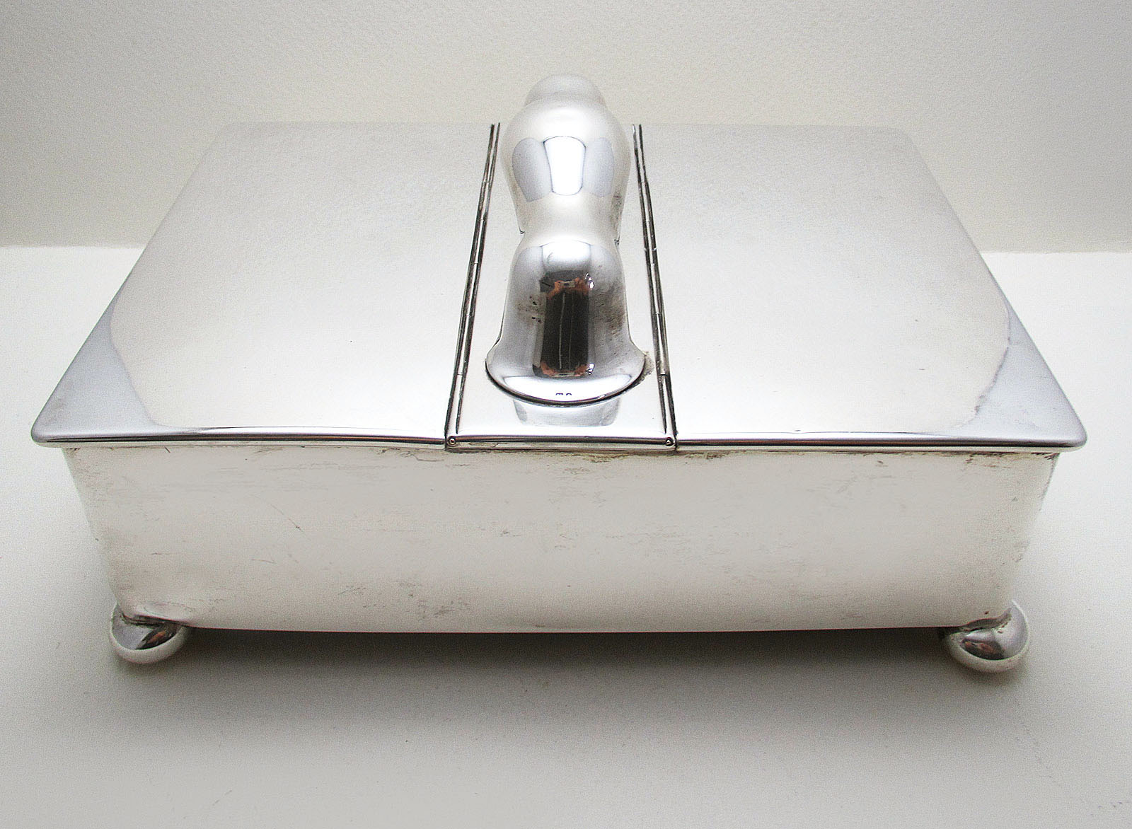 Antique 1914 Double Compartment Lidded Sterling Silver Table Cigarette Box Cigar Trinket Jewelry Casket Case, English Chester Hallmarked (1 of 1) Antique 1914 Double Compartment Lidded Sterling Silver Table Cigarette Box Cigar Trinket Jewelry Casket Case, English Chester Hallmarked (1 of 1)