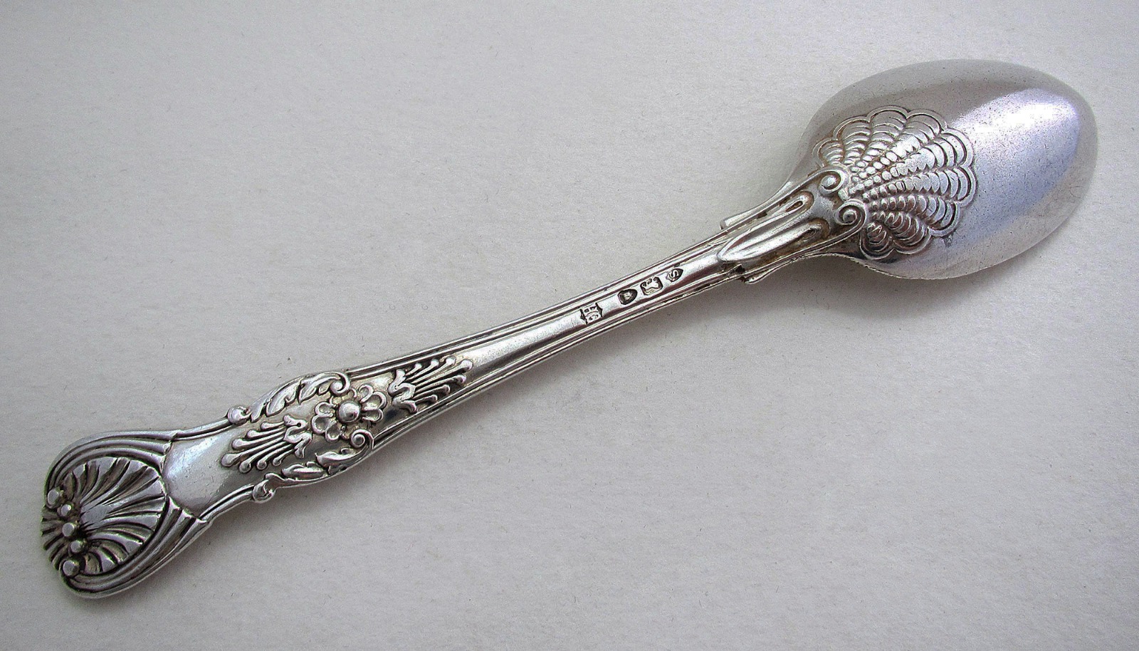 Antique Victorian Solid Sterling Silver Coburg Oyster Pattern English Dessert Spoon, Edward Hutton 1893 (1 of 7) Antique Victorian Solid Sterling Silver Coburg Oyster Pattern English Dessert Spoon, Edward Hutton 1893 (1 of 7)