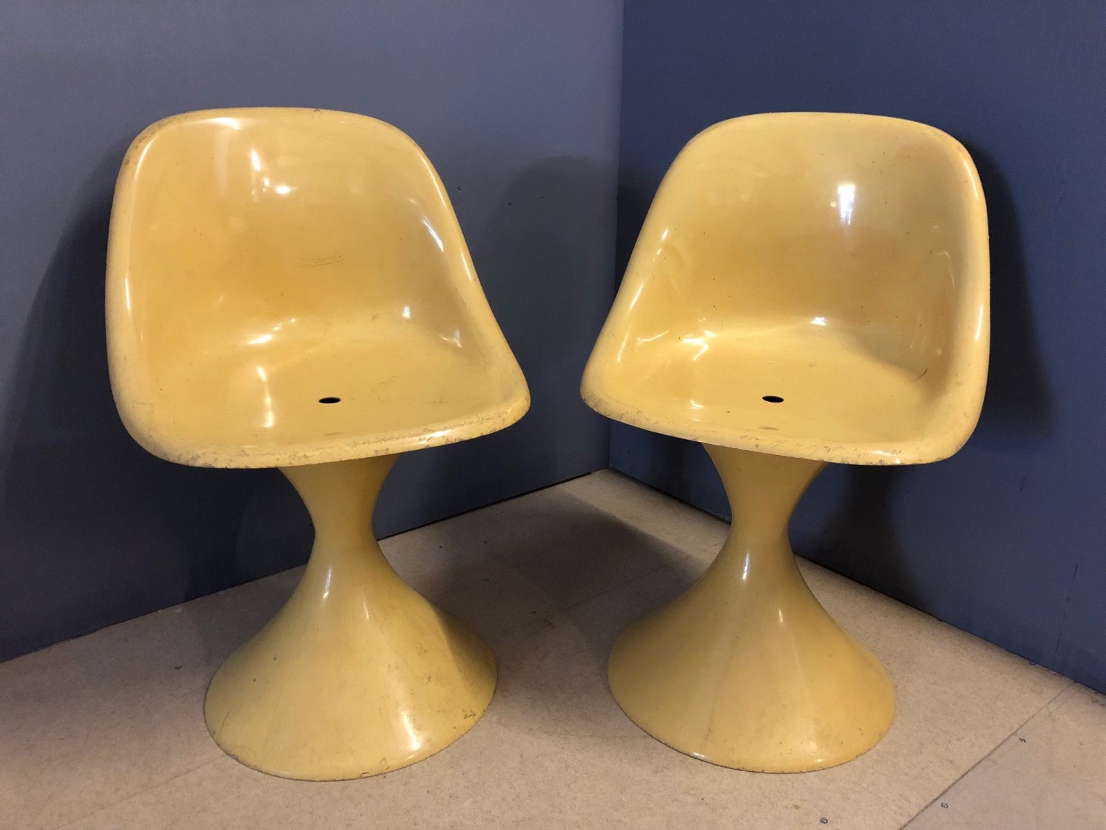Pair of Mid Century Retro Fibreglass Egg Chairs On Circular Pedestal Base (1 of 1) Pair of Mid Century Retro Fibreglass Egg Chairs On Circular Pedestal Base (1 of 1)