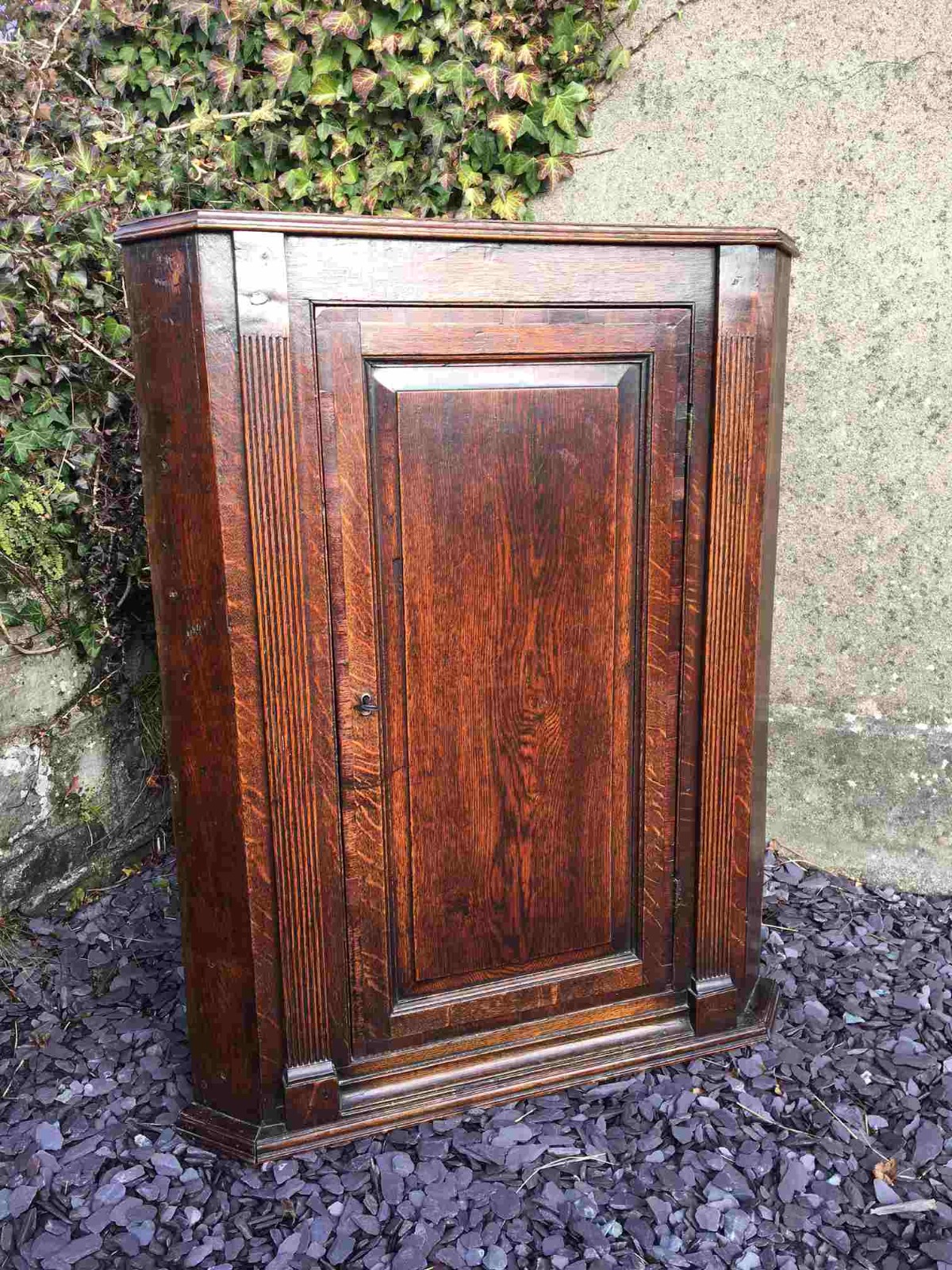 Georgian Oak Wall Hanging Corner Cupboard with Original Lock & Key (1 of 1) Georgian Oak Wall Hanging Corner Cupboard with Original Lock & Key (1 of 1)