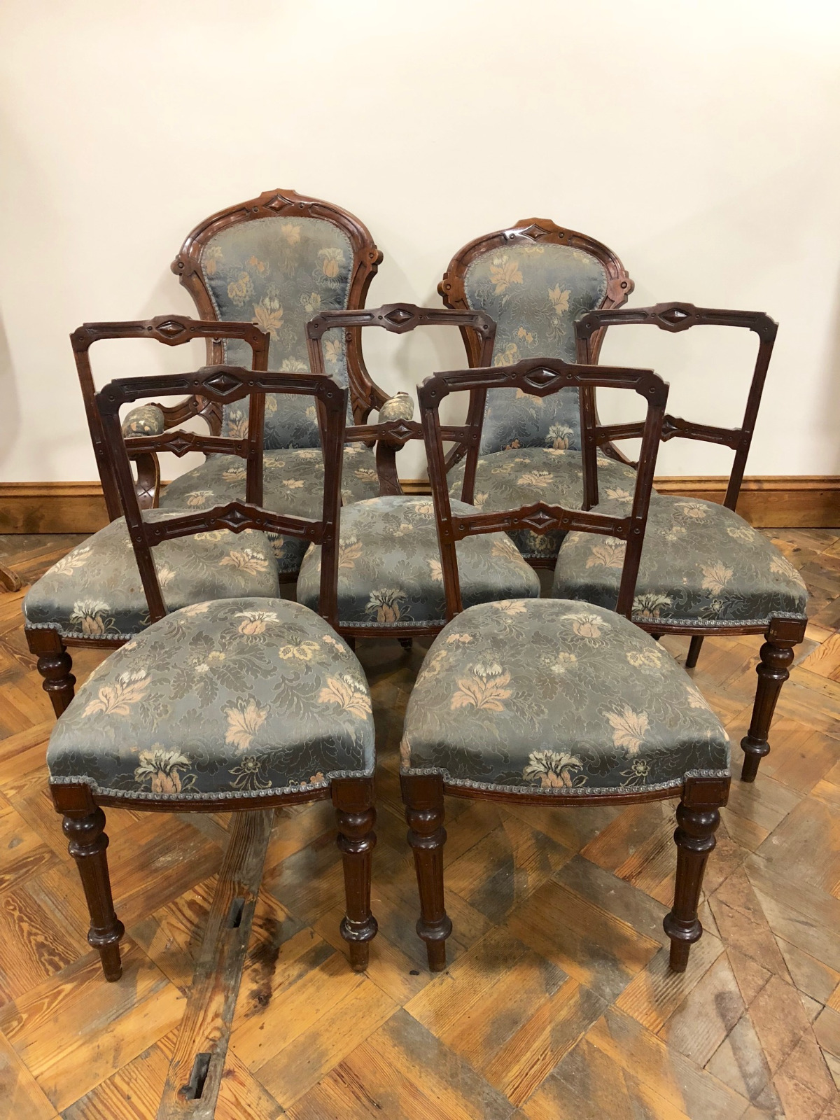 Set of Late Victorian Walnut Frame Salon Chairs (1 of 1) Set of Late Victorian Walnut Frame Salon Chairs (1 of 1)